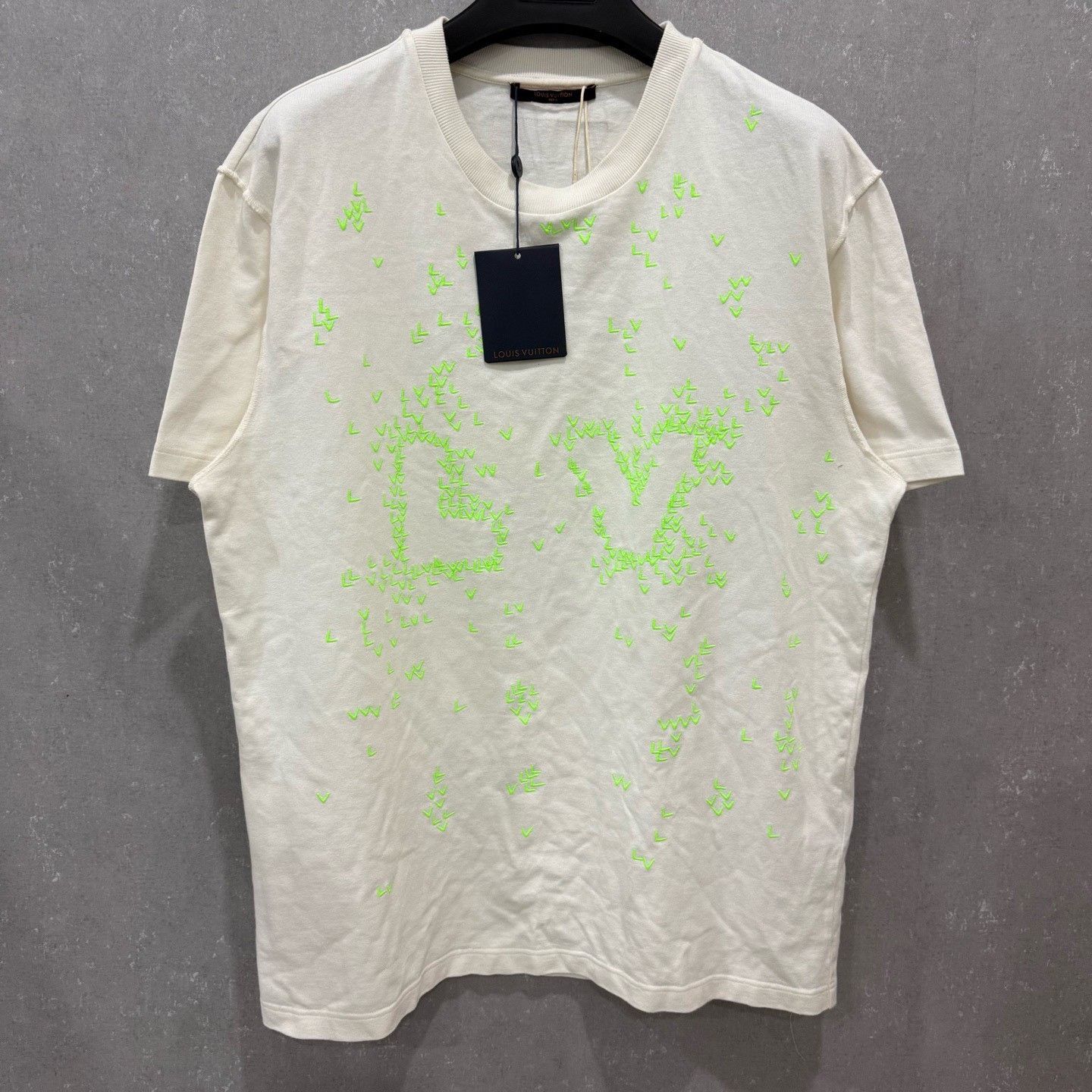Louis Vuitton Louis Vuitton Neon Logo Embroidered T-Shirt XL Size US XL / EU 56 / 4 - 3 Thumbnail