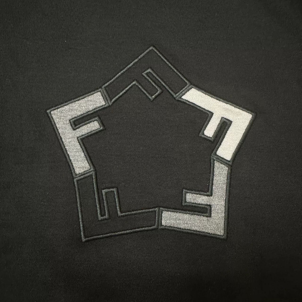 Fendi Fendi Pentagon Logo Embroidered T-Shirt Size M Size US M / EU 48-50 / 2 - 4 Thumbnail