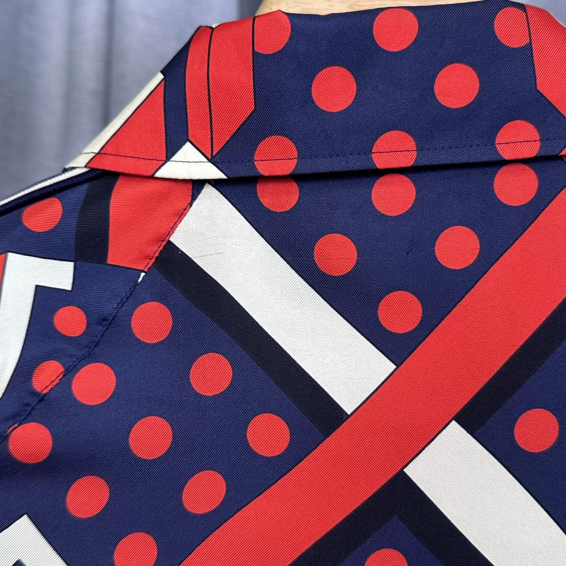 Gucci Gucci Geometric Polka Dot Zip Shirt XS Size US XS / EU 42 / 0 - 4 Thumbnail