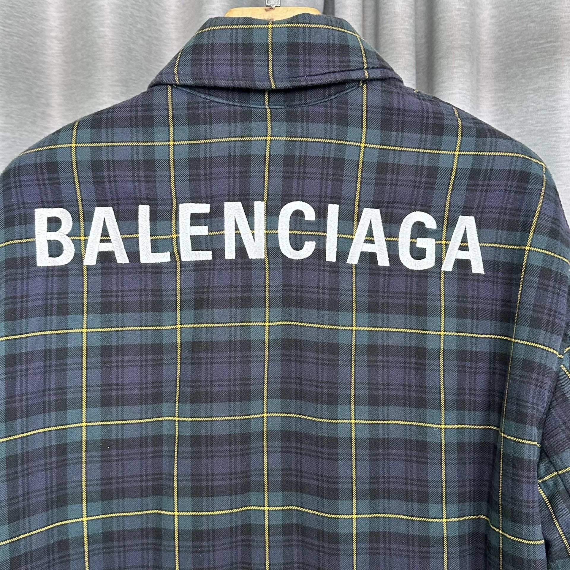 Balenciaga Balenciaga Plaid Logo Back Shirt 44 Size US S / EU 44-46 / 1 - 7 Thumbnail