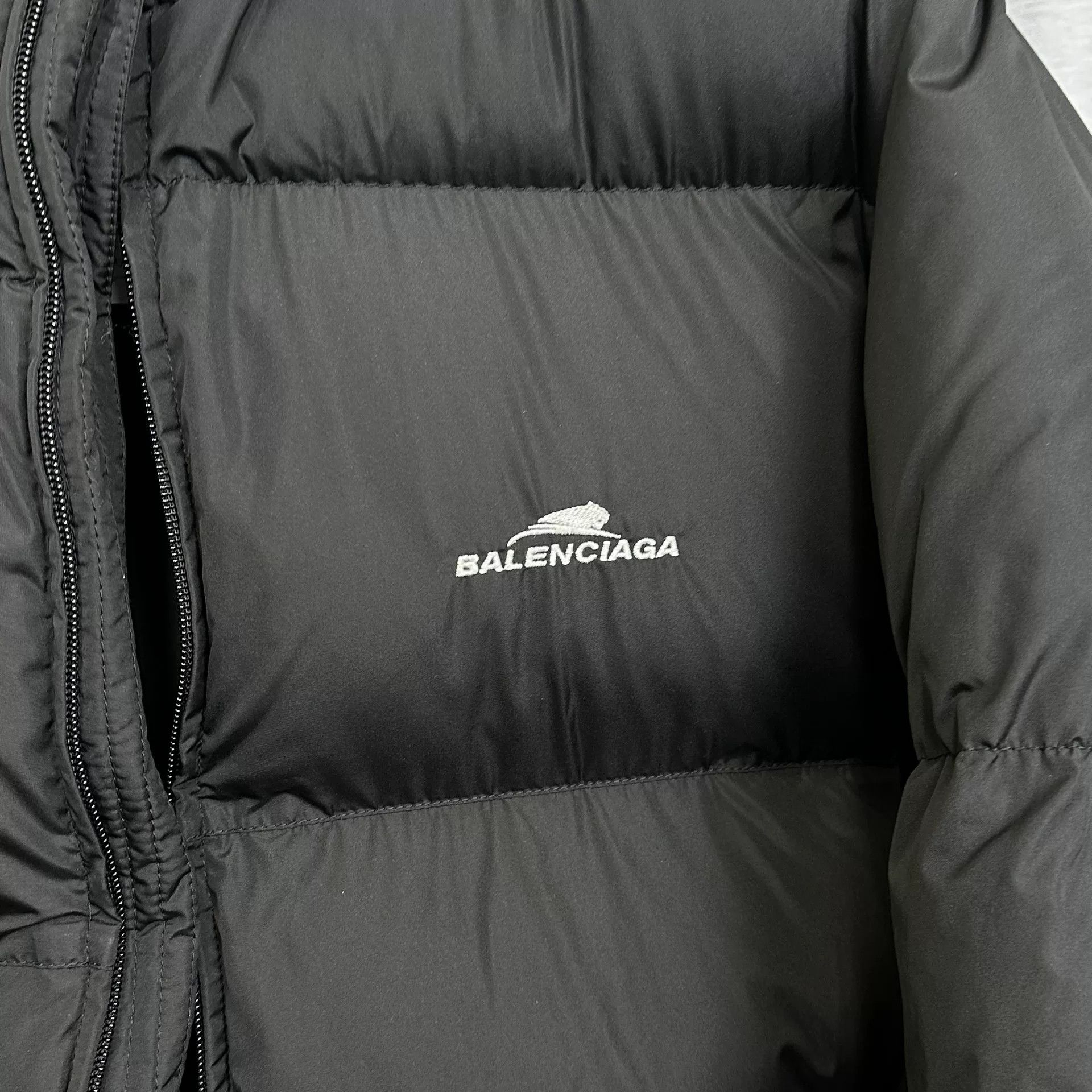 Balenciaga Balenciaga Logo Embroidered Puffer Jacket XS Size US XS / EU 42 / 0 - 3 Thumbnail