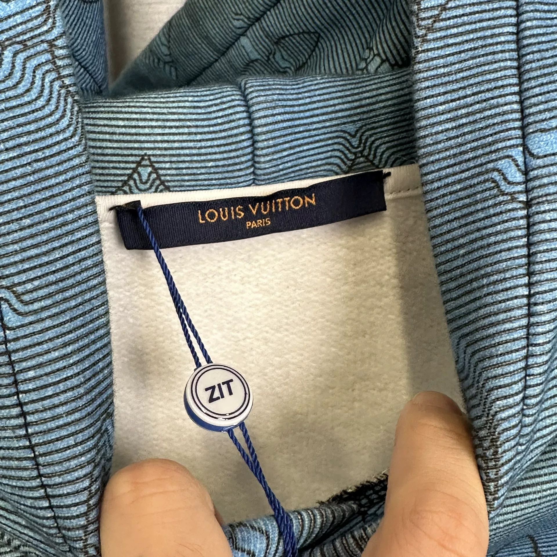 Louis Vuitton Louis Vuitton Monogram Gradient Hoodie XL Size US XL / EU 56 / 4 - 5 Thumbnail