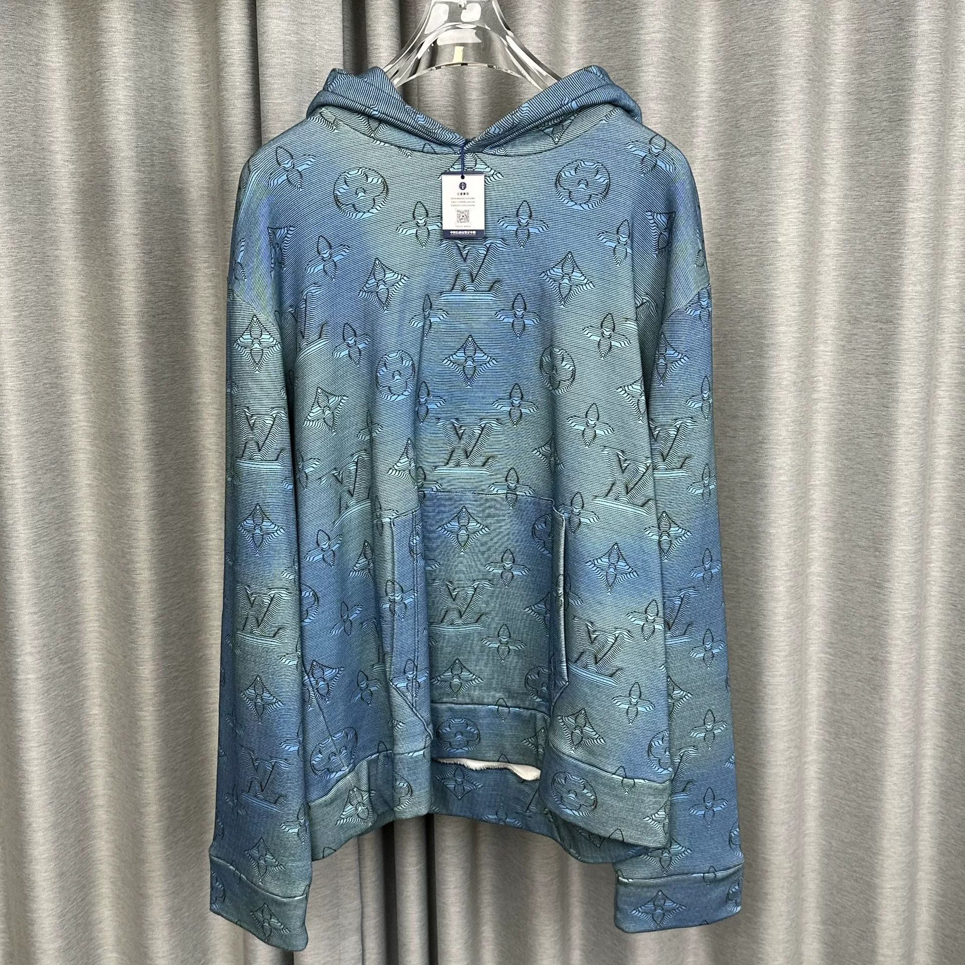 Louis Vuitton Louis Vuitton Monogram Gradient Hoodie XL Size US XL / EU 56 / 4 - 2 Thumbnail