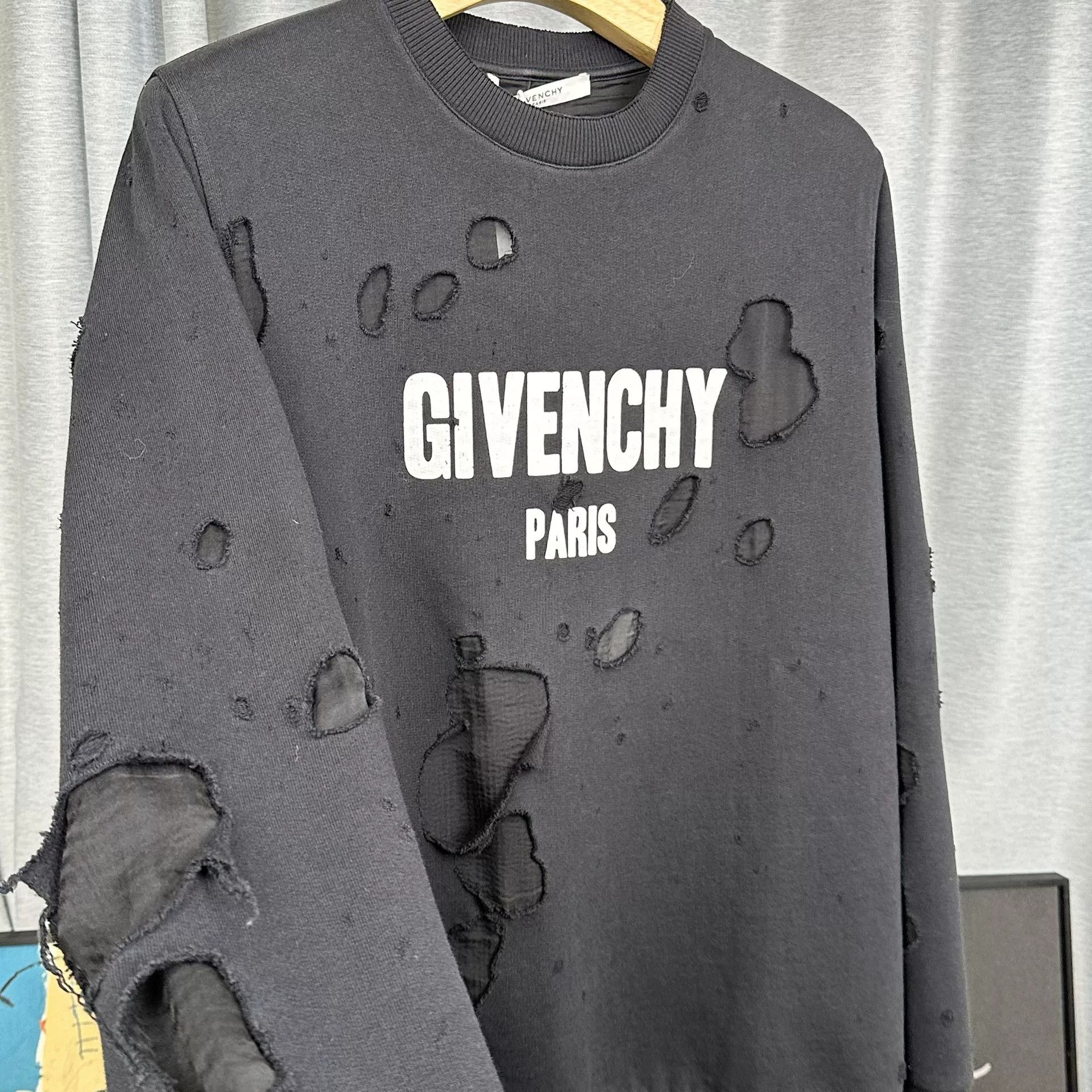 Givenchy Givenchy Distressed Logo Sweatshirt XS Size US XS / EU 42 / 0 - 5 Thumbnail