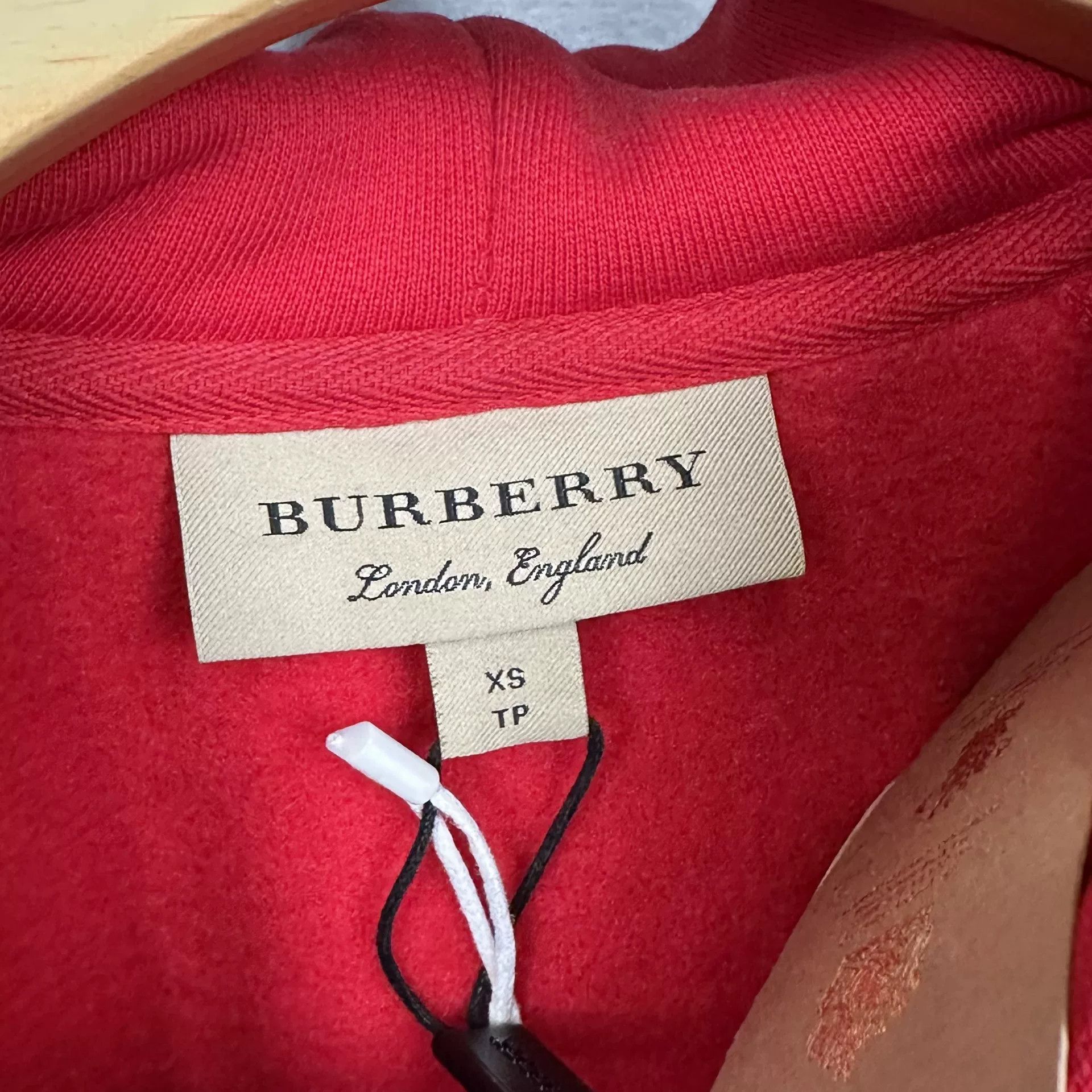 Burberry Burberry Crest Embroidered Red Hoodie XS Size US XS / EU 42 / 0 - 7 Thumbnail