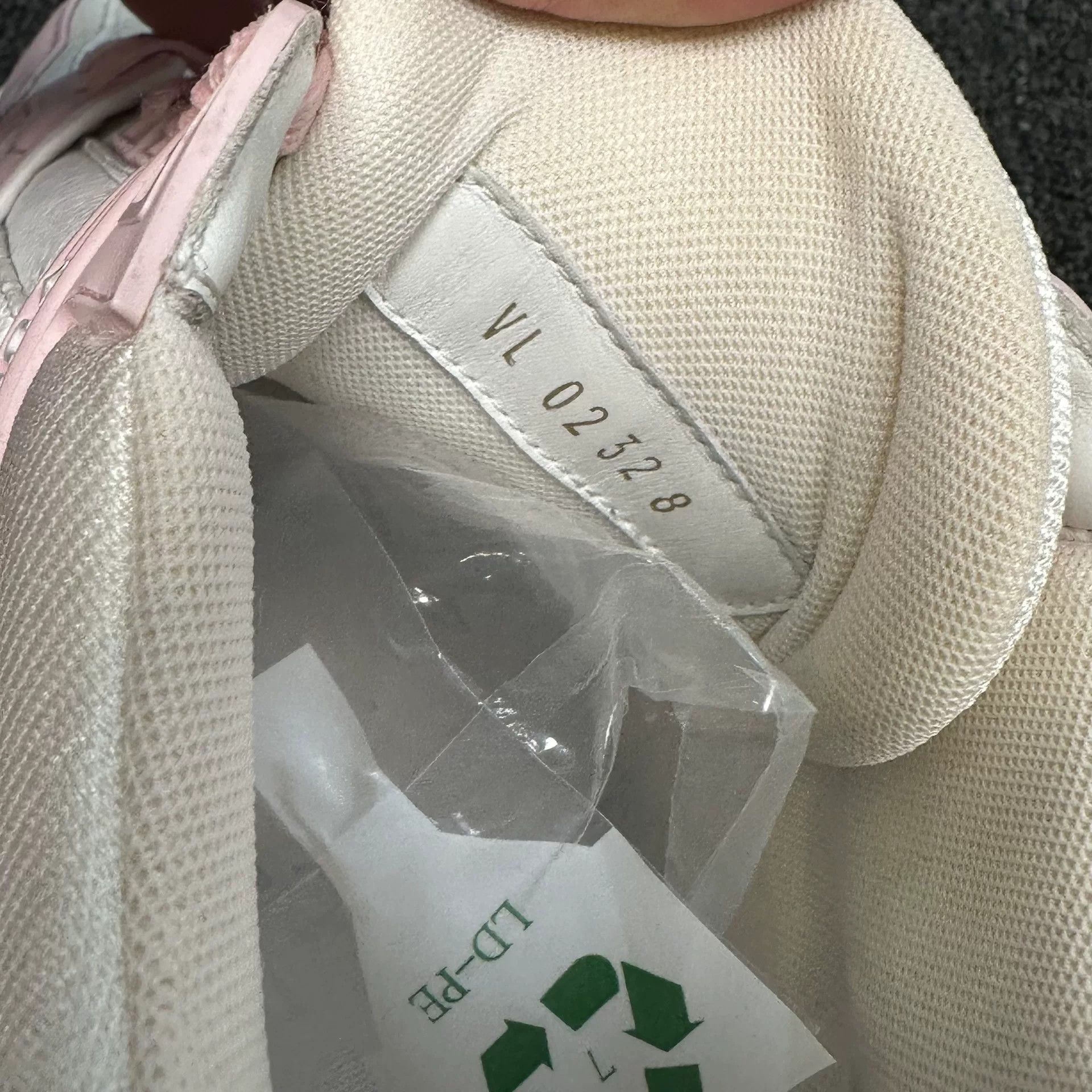 Louis Vuitton Louis Vuitton Pink White Trainer Sneakers Size 42 Size US 9 / EU 42 - 8 Thumbnail