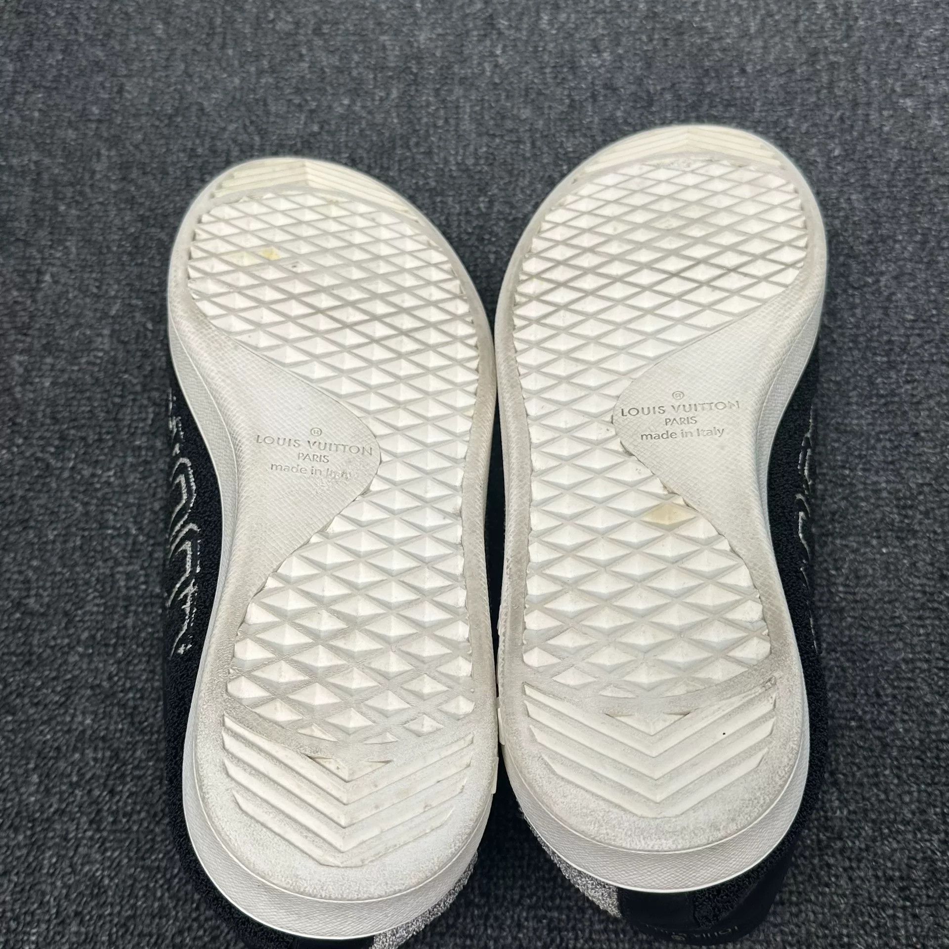 Louis Vuitton Louis Vuitton Black Trainer Sneakers 8.5 Size US 9.5 / EU 42-43 - 7 Thumbnail