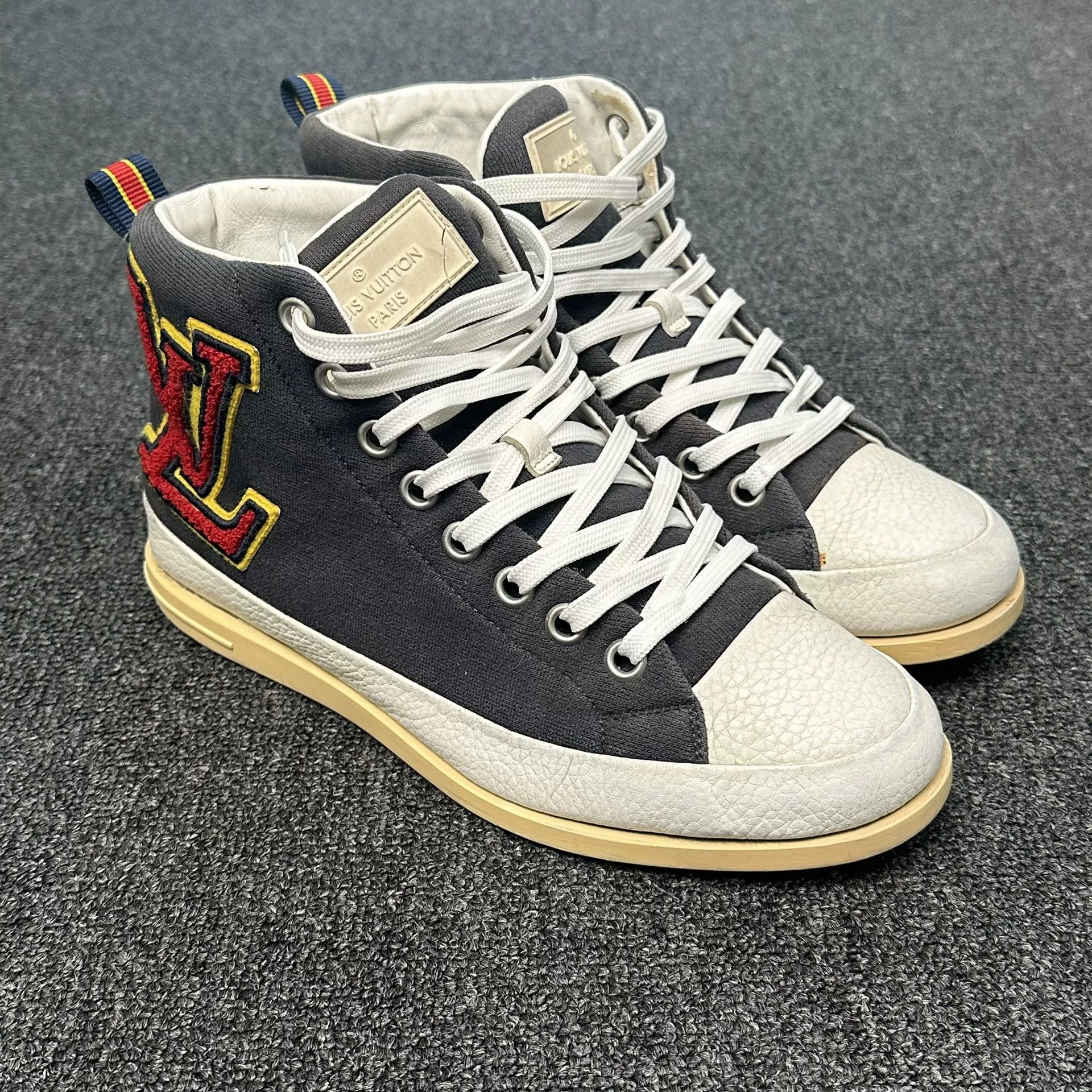 Louis Vuitton Louis Vuitton LV Logo Patch Hi-Top Sneakers 5 Size US 6 / EU 39 - 2 Thumbnail