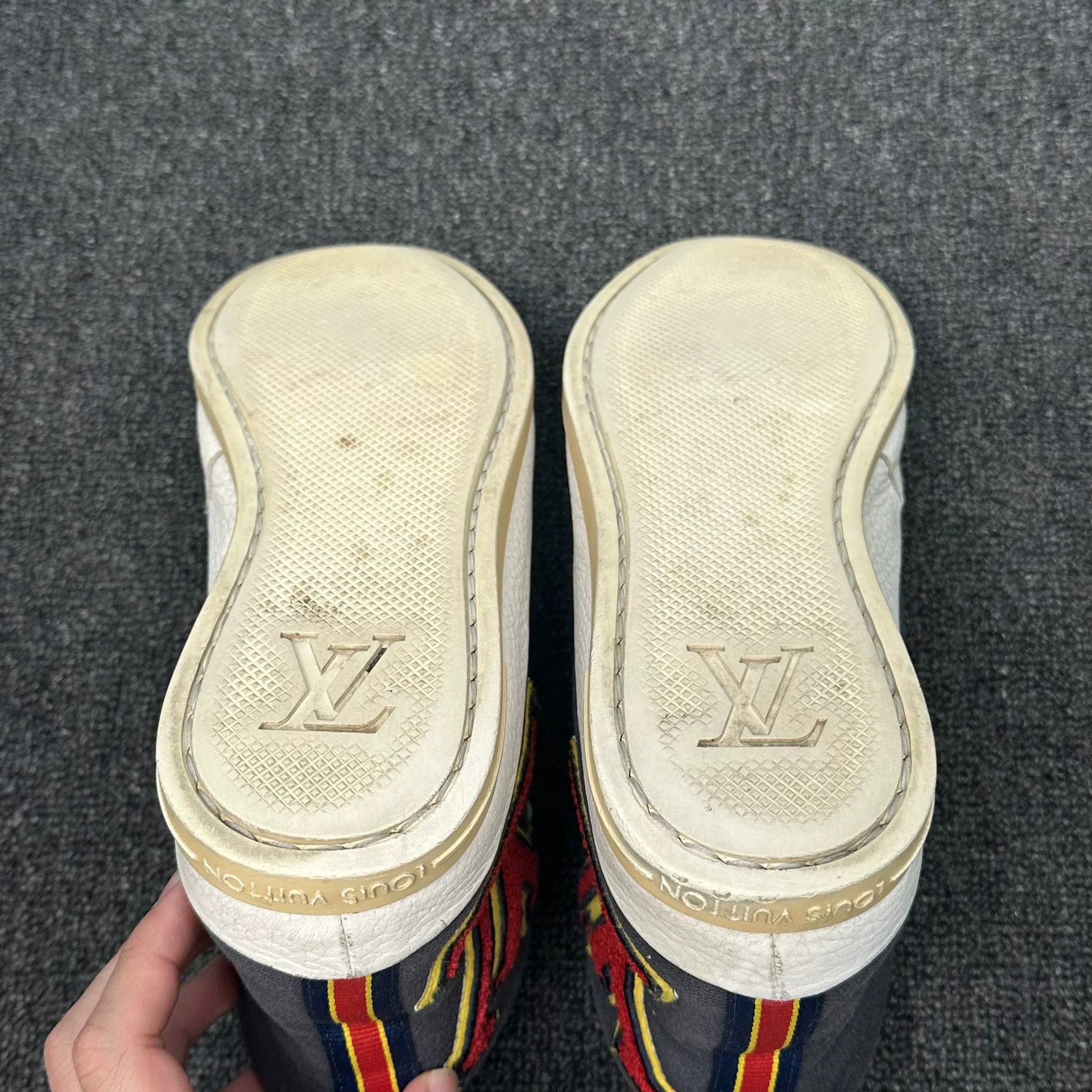 Louis Vuitton Louis Vuitton LV Logo Patch Hi-Top Sneakers 5 Size US 6 / EU 39 - 7 Thumbnail