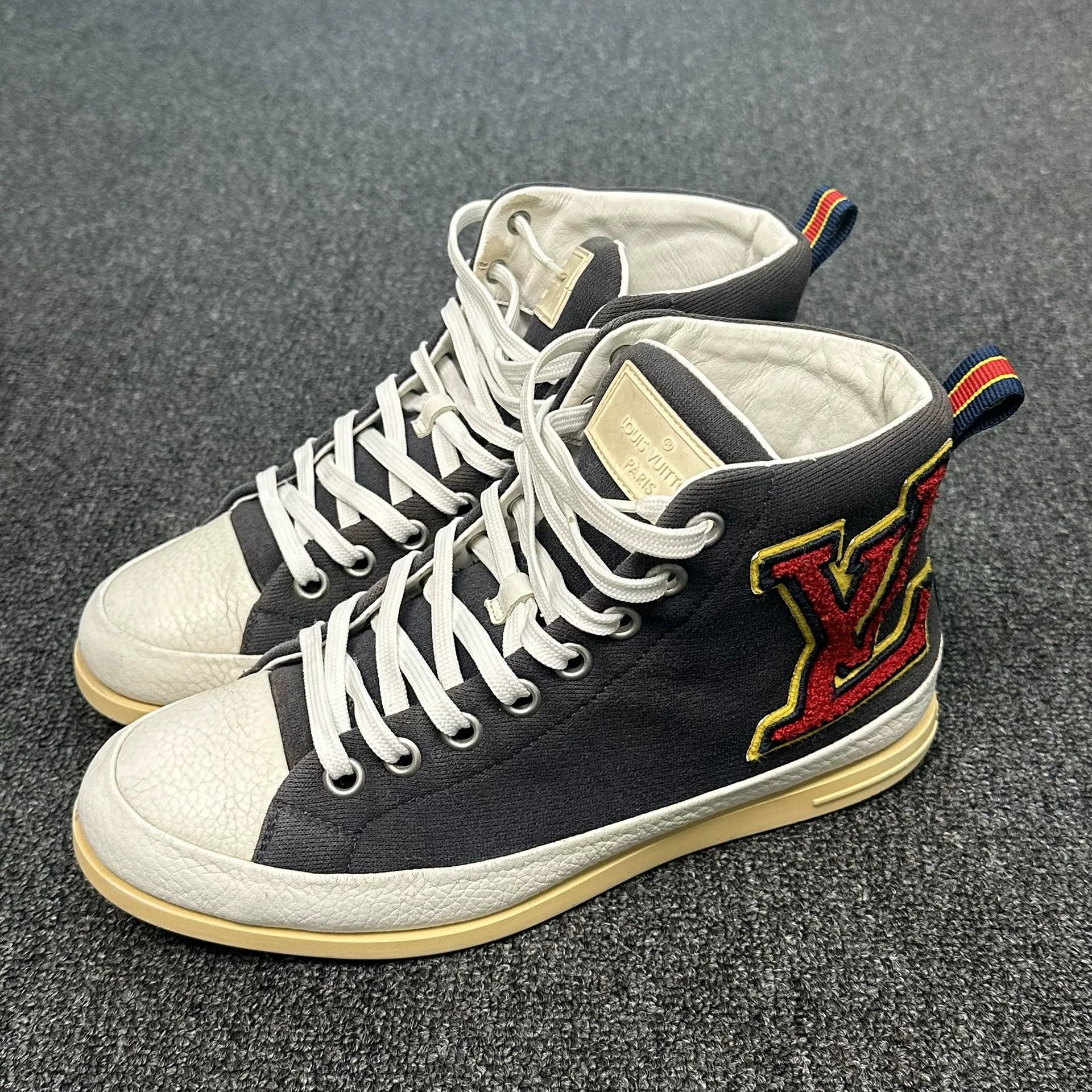 Louis Vuitton Louis Vuitton LV Logo Patch Hi-Top Sneakers 5 Size US 6 / EU 39 - 3 Thumbnail