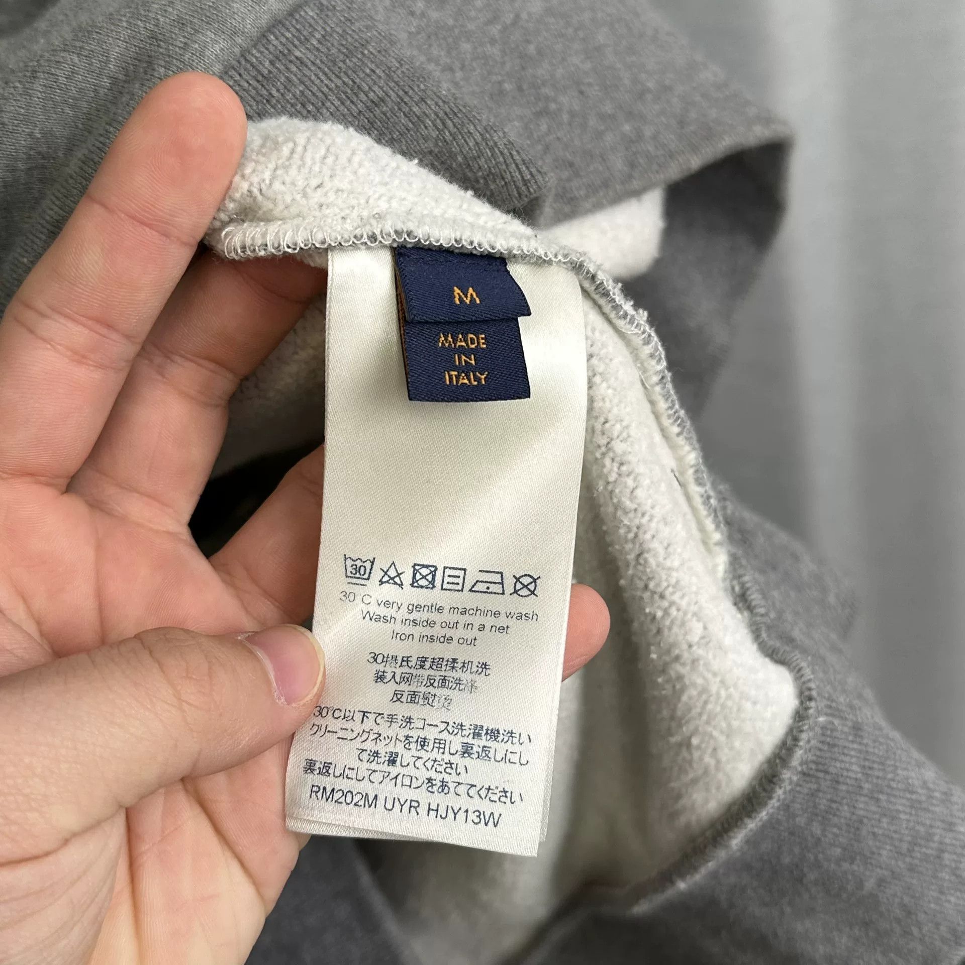 Louis Vuitton Louis Vuitton LV2 Logo Print Sweatshirt Size M Size US M / EU 48-50 / 2 - 7 Thumbnail