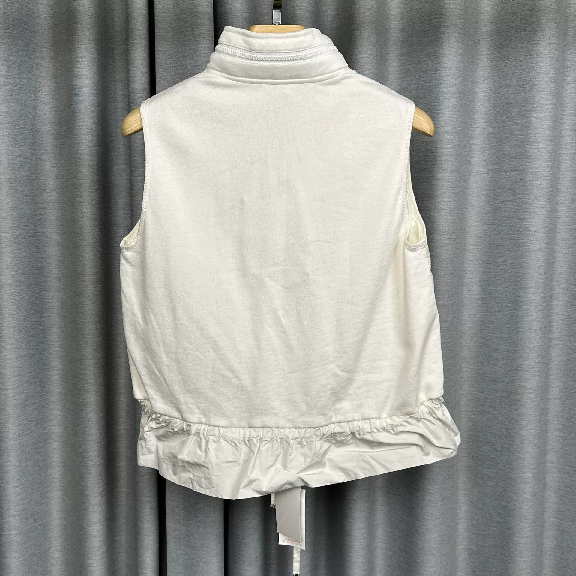 Moncler Moncler Ruffle Hem Down Vest Size M Size M / US 6-8 / IT 42-44 - 3 Thumbnail