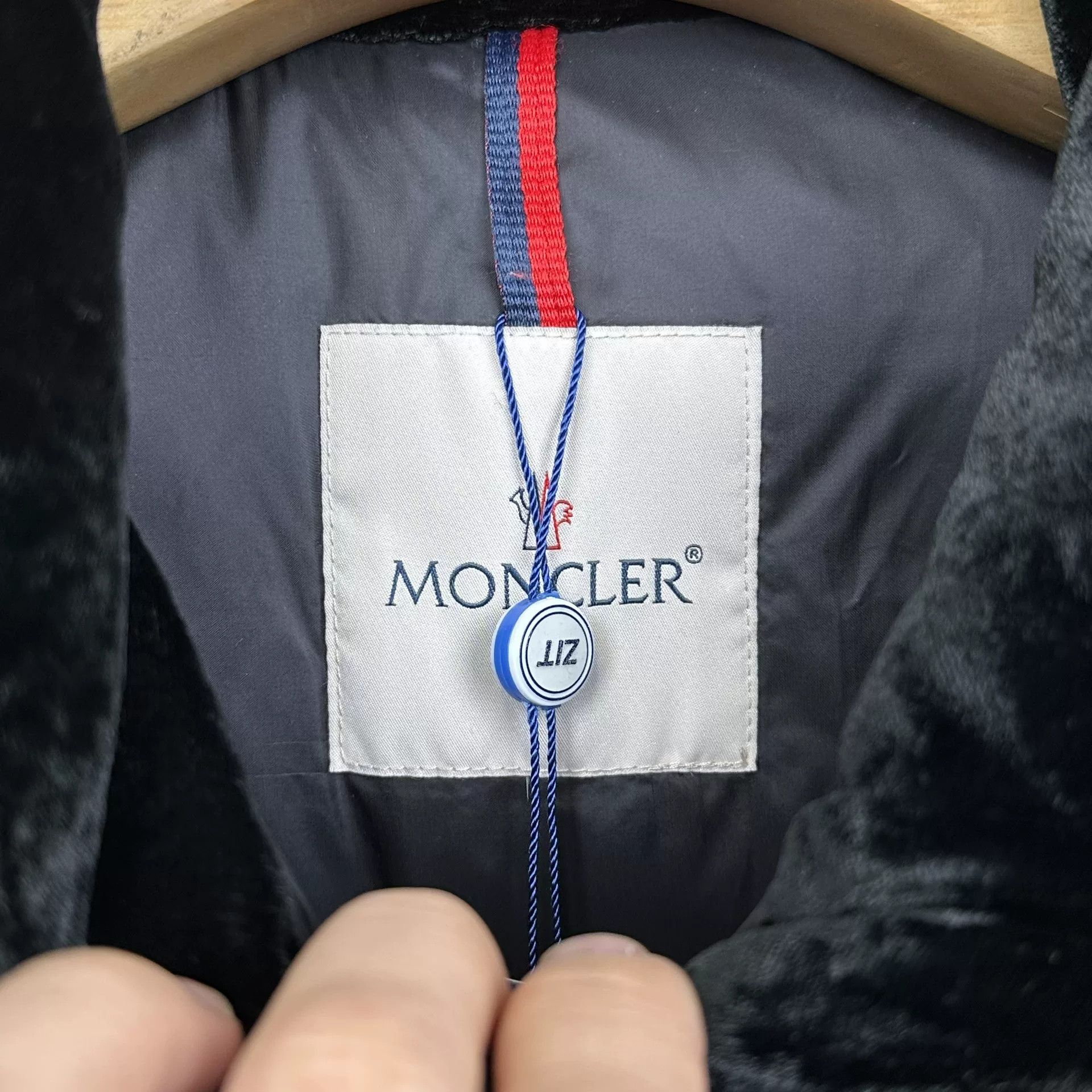 Moncler Moncler Fur Trim Stand Collar Down Jacket Size 0 Size XS / US 0-2 / IT 36-38 - 4 Thumbnail