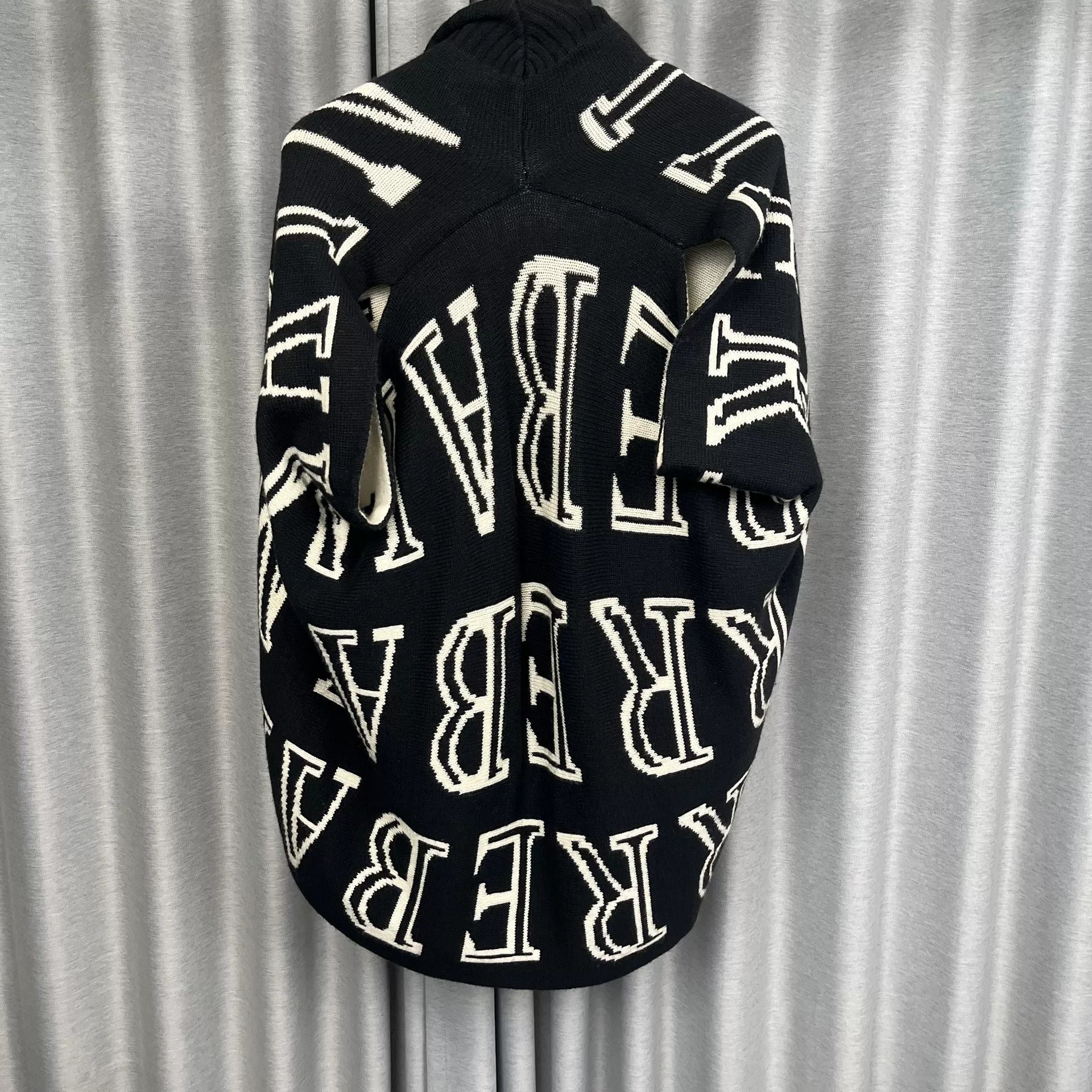 Pierre Balmain Pierre Balmain Logo Print Cloak Sweater 38 Size S / US 4 / IT 40 - 3 Thumbnail