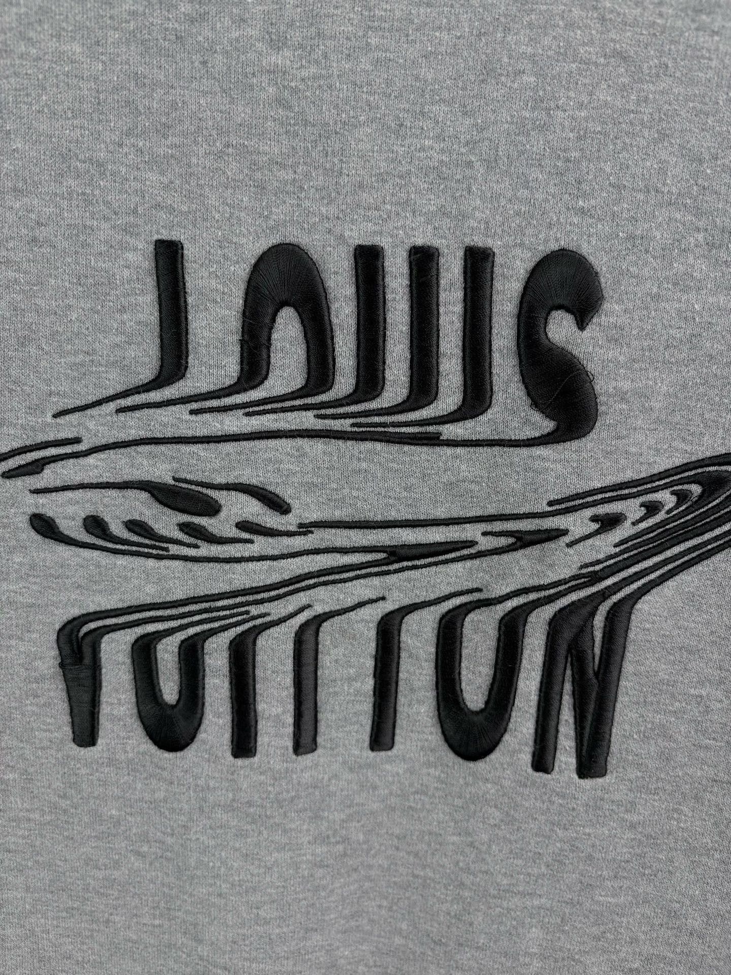 Louis Vuitton Louis Vuitton Distorted Logo Sweatshirt XS Size US XS / EU 42 / 0 - 4 Thumbnail