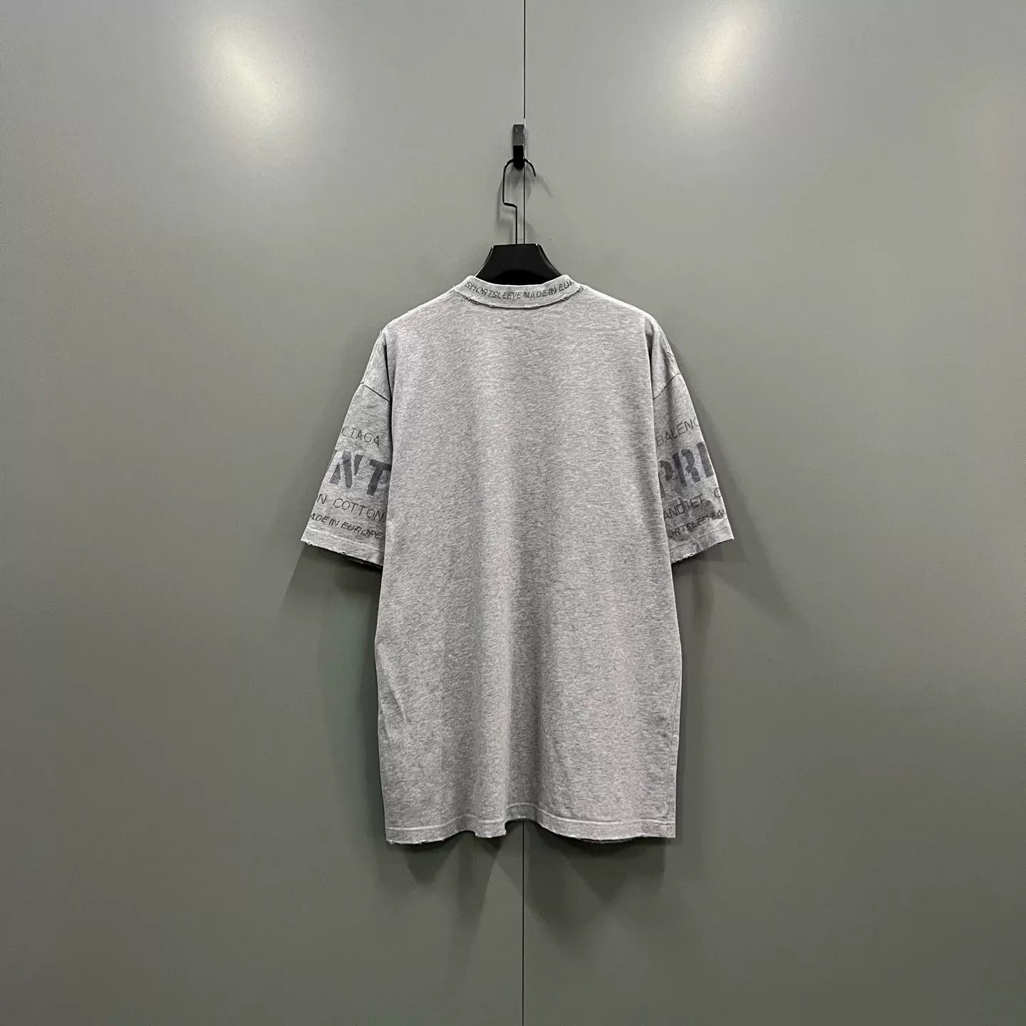 Balenciaga Balenciaga Handjet Graphic Print T-Shirt S Size US S / EU 44-46 / 1 - 3 Thumbnail