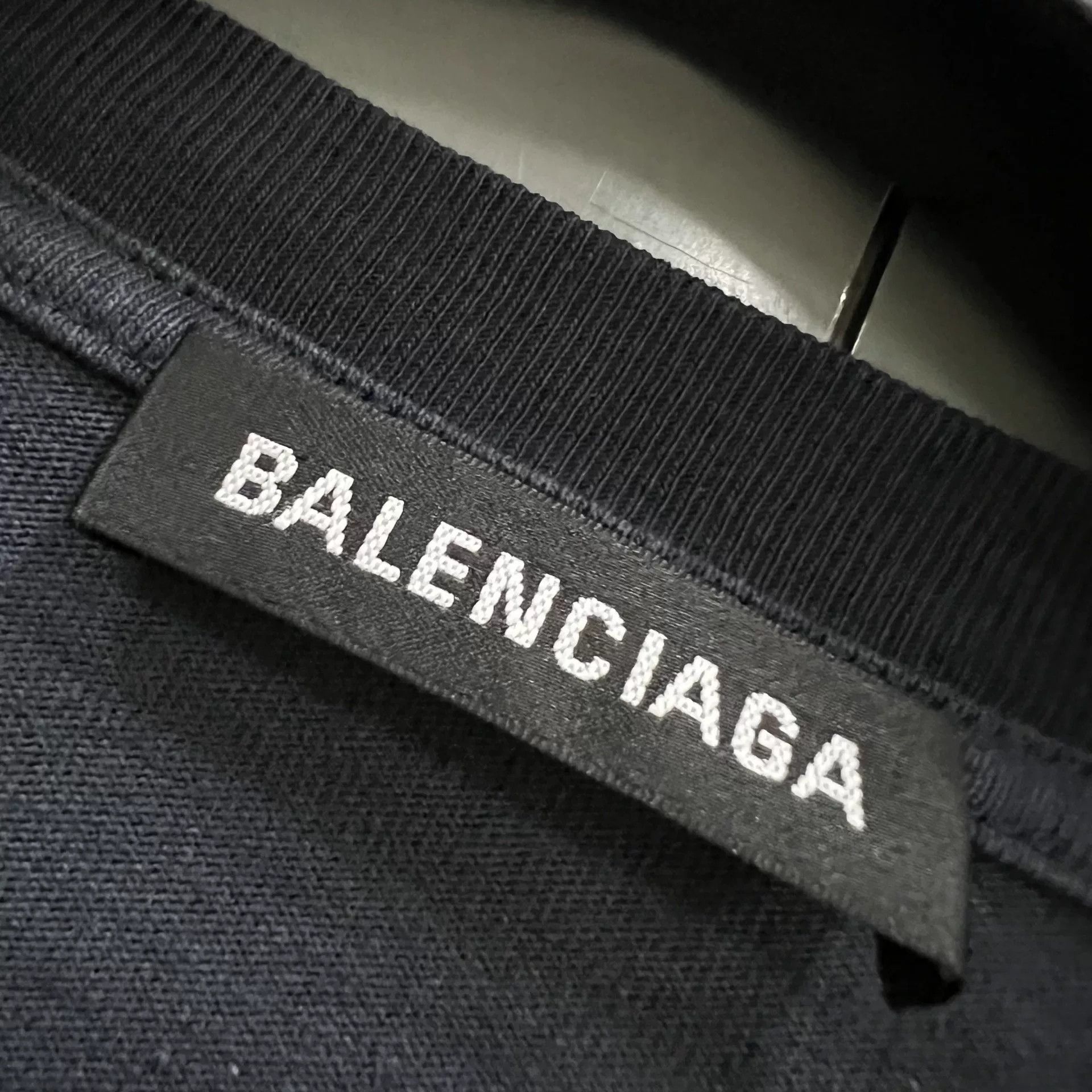 Balenciaga Balenciaga Asymmetric Short Sleeve T-Shirt XS Size US XS / EU 42 / 0 - 4 Thumbnail