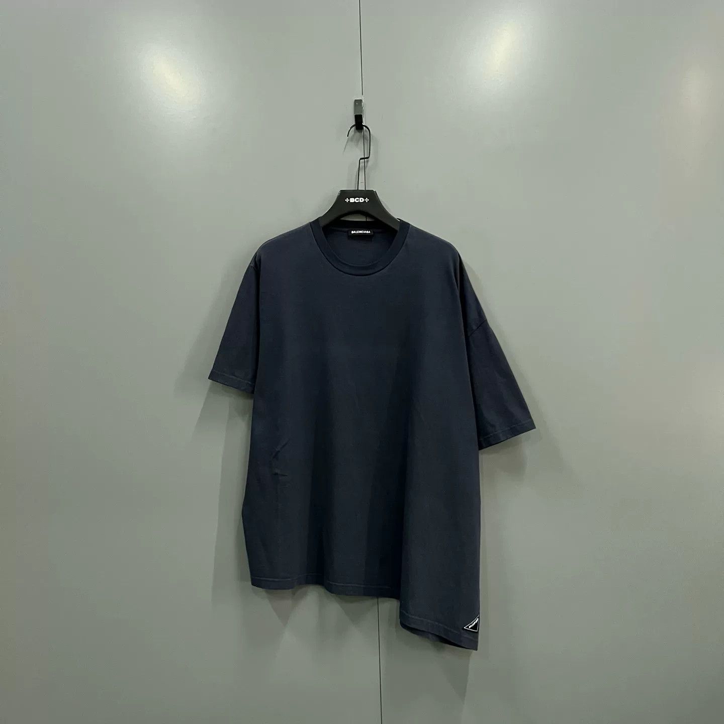 Balenciaga Balenciaga Asymmetric Short Sleeve T-Shirt XS Size US XS / EU 42 / 0 - 2 Thumbnail