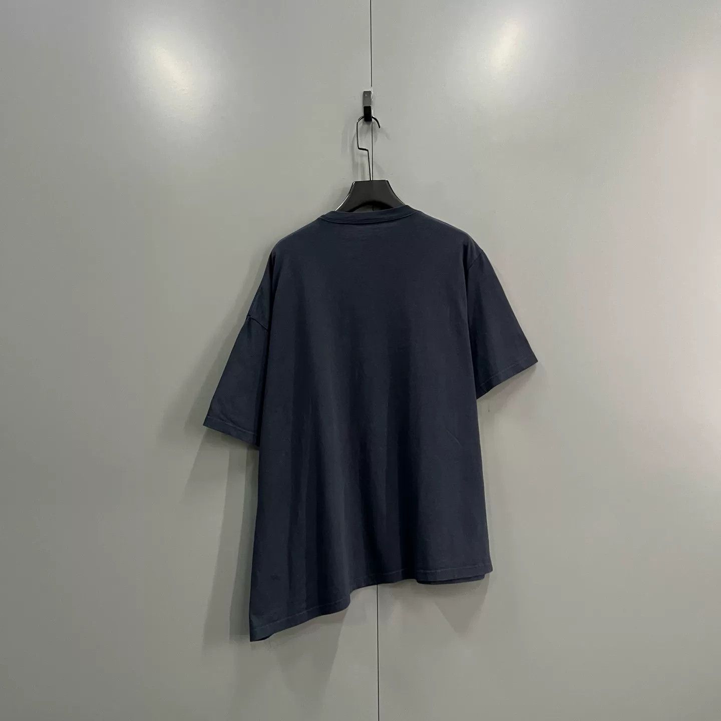 Balenciaga Balenciaga Asymmetric Short Sleeve T-Shirt XS Size US XS / EU 42 / 0 - 3 Thumbnail