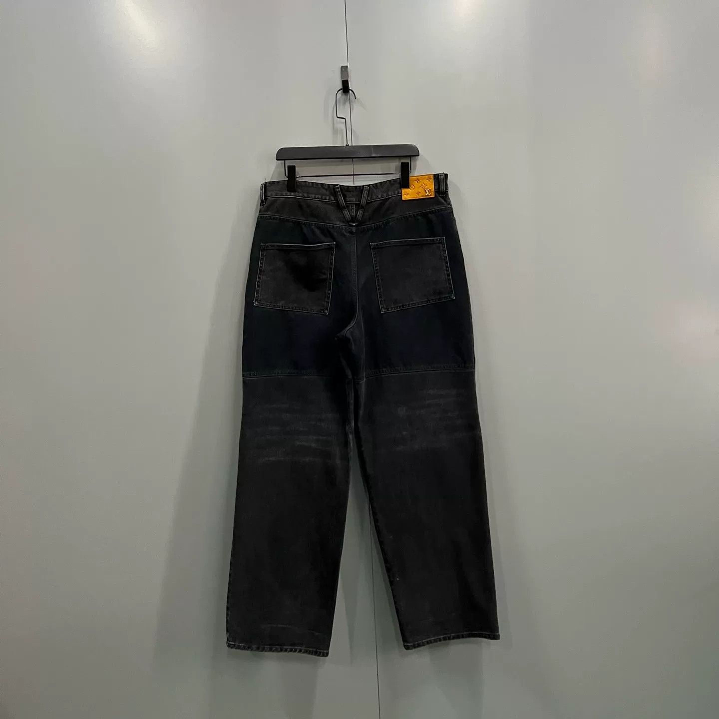 Louis Vuitton Louis Vuitton Monogram Pocket Distressed Jeans 34 Size US 34 / EU 50 - 3 Thumbnail