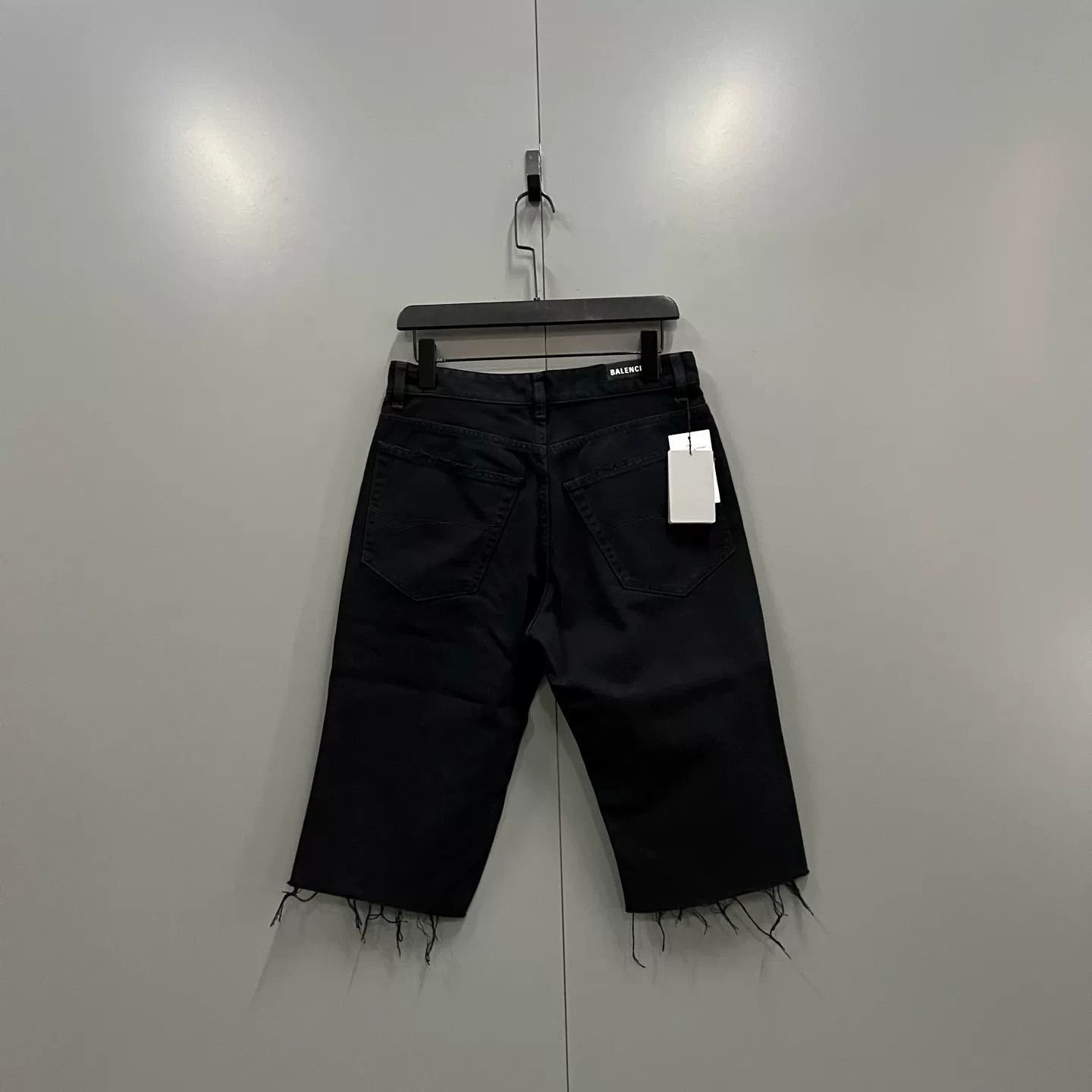 Balenciaga Balenciaga Frayed Hem Denim Shorts M Size US 32 / EU 48 - 3 Thumbnail