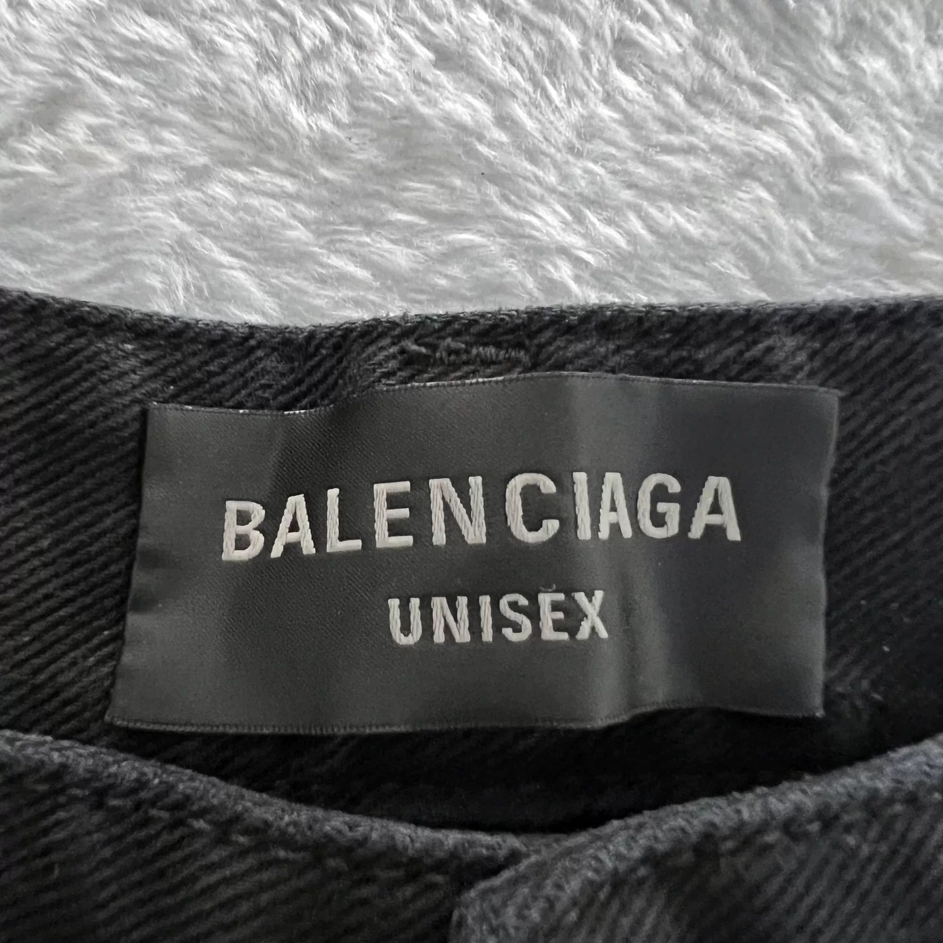 Balenciaga Balenciaga Frayed Hem Denim Shorts M Size US 32 / EU 48 - 4 Thumbnail
