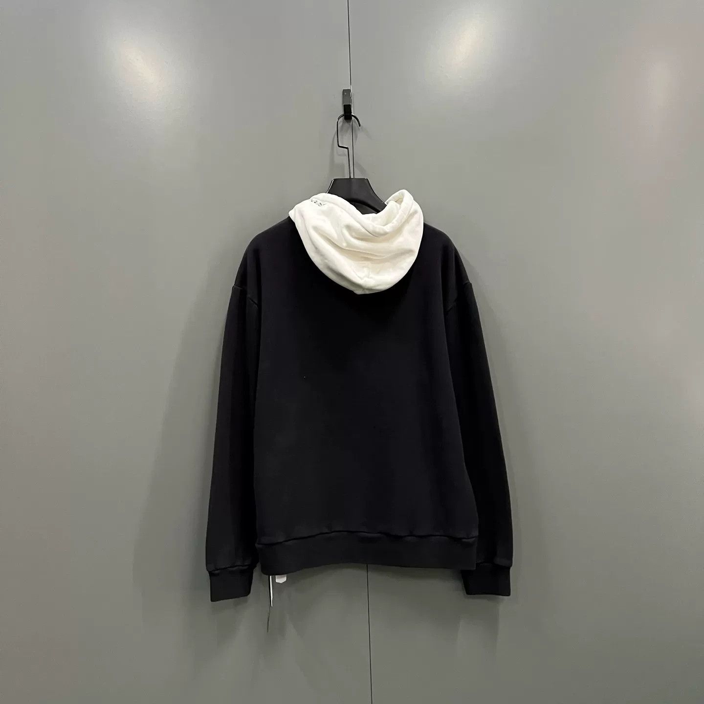 Louis Vuitton Louis Vuitton Contrast Hooded Sweatshirt XL Size US XL / EU 56 / 4 - 3 Thumbnail