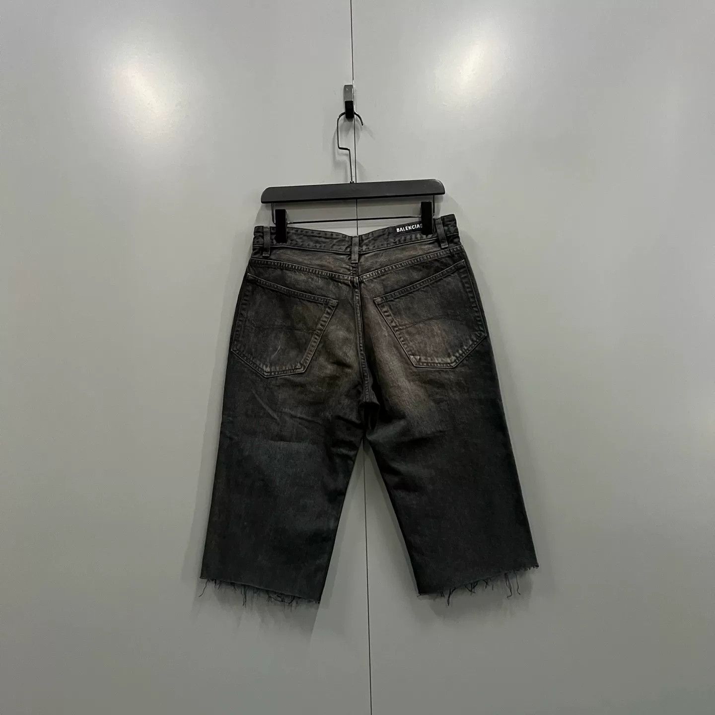Balenciaga Balenciaga Distressed Shorts Size M Size US 32 / EU 48 - 3 Thumbnail