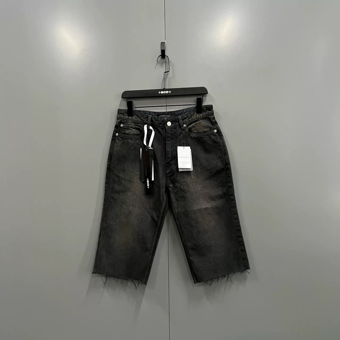 Balenciaga Balenciaga Distressed Shorts Size M Size US 32 / EU 48 - 2 Thumbnail