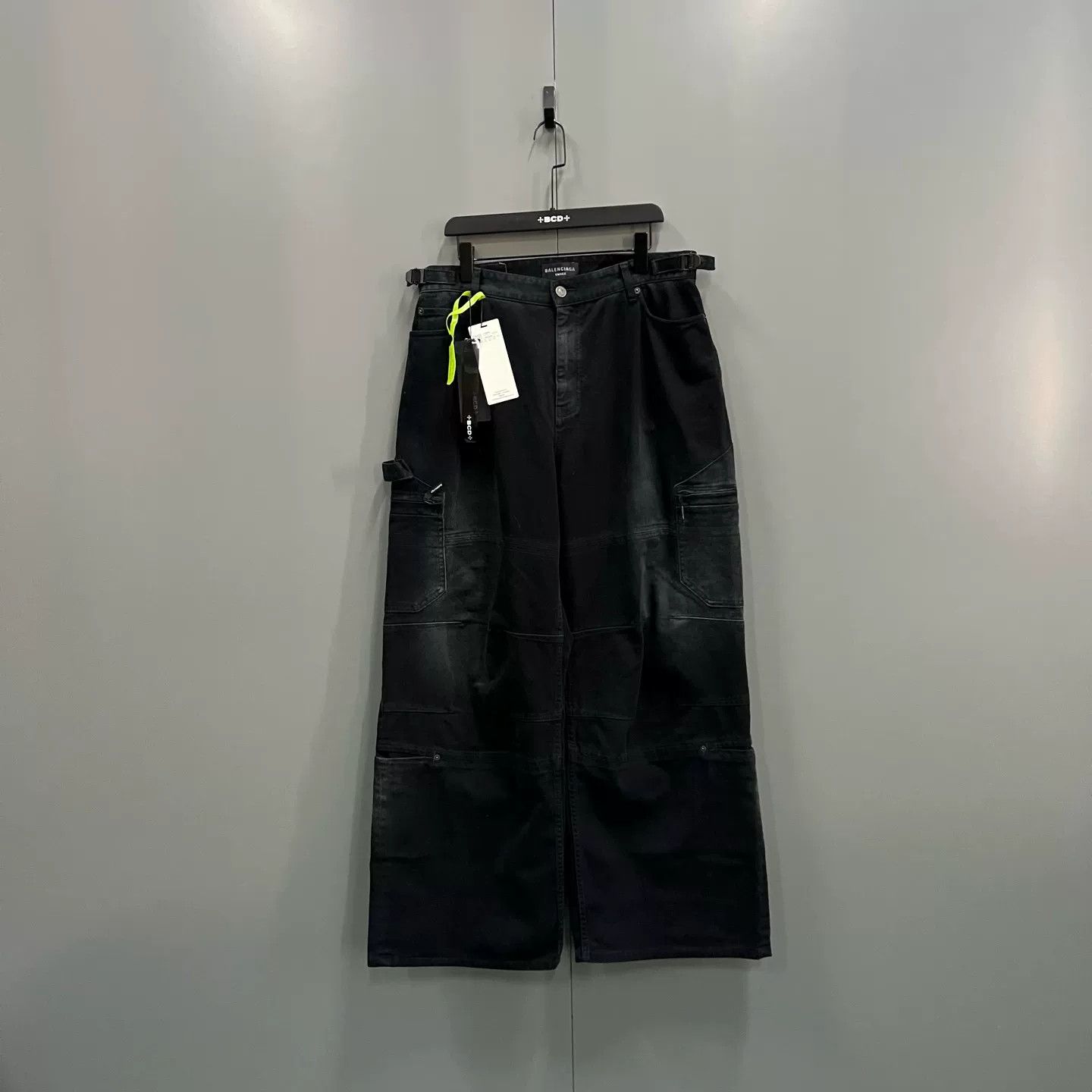 Balenciaga Balenciaga Faded Multi-Pocket Cargo Jeans L Size US 34 / EU 50 - 2 Thumbnail