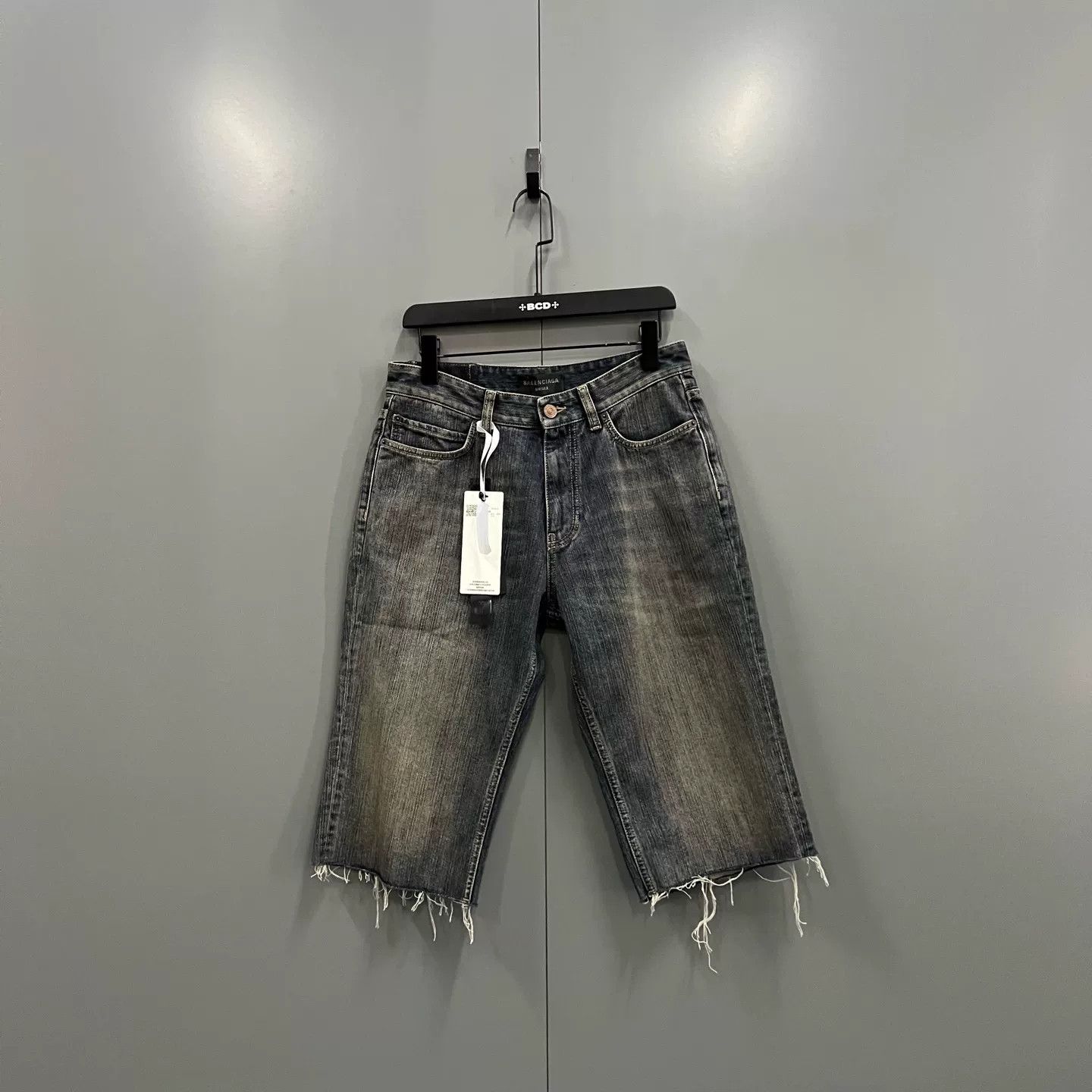 Balenciaga Balenciaga Distressed Denim Shorts Size M Size US 32 / EU 48 - 2 Thumbnail