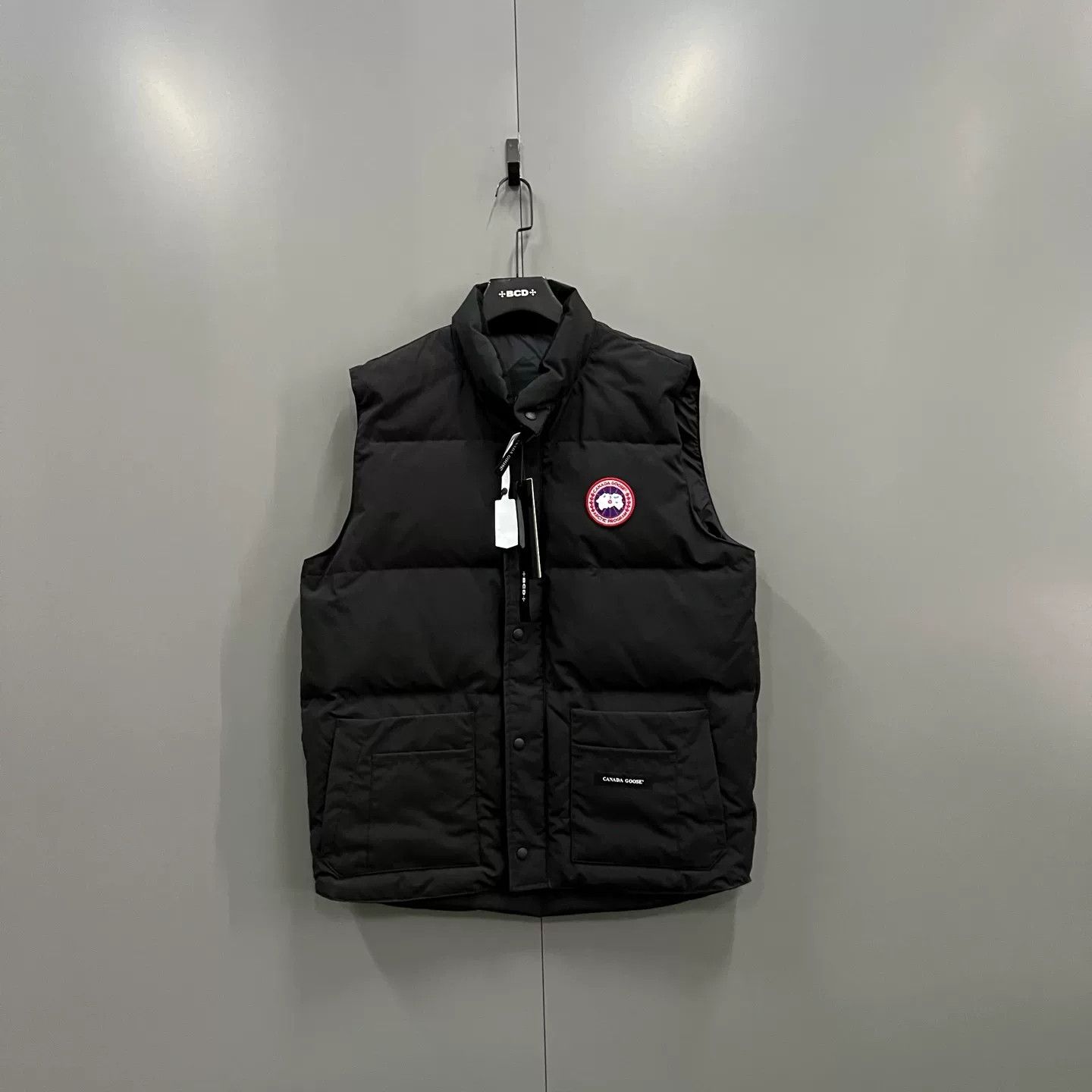 Canada Goose Canada Goose Black Logo Down Vest XL Size US XL / EU 56 / 4 - 2 Thumbnail
