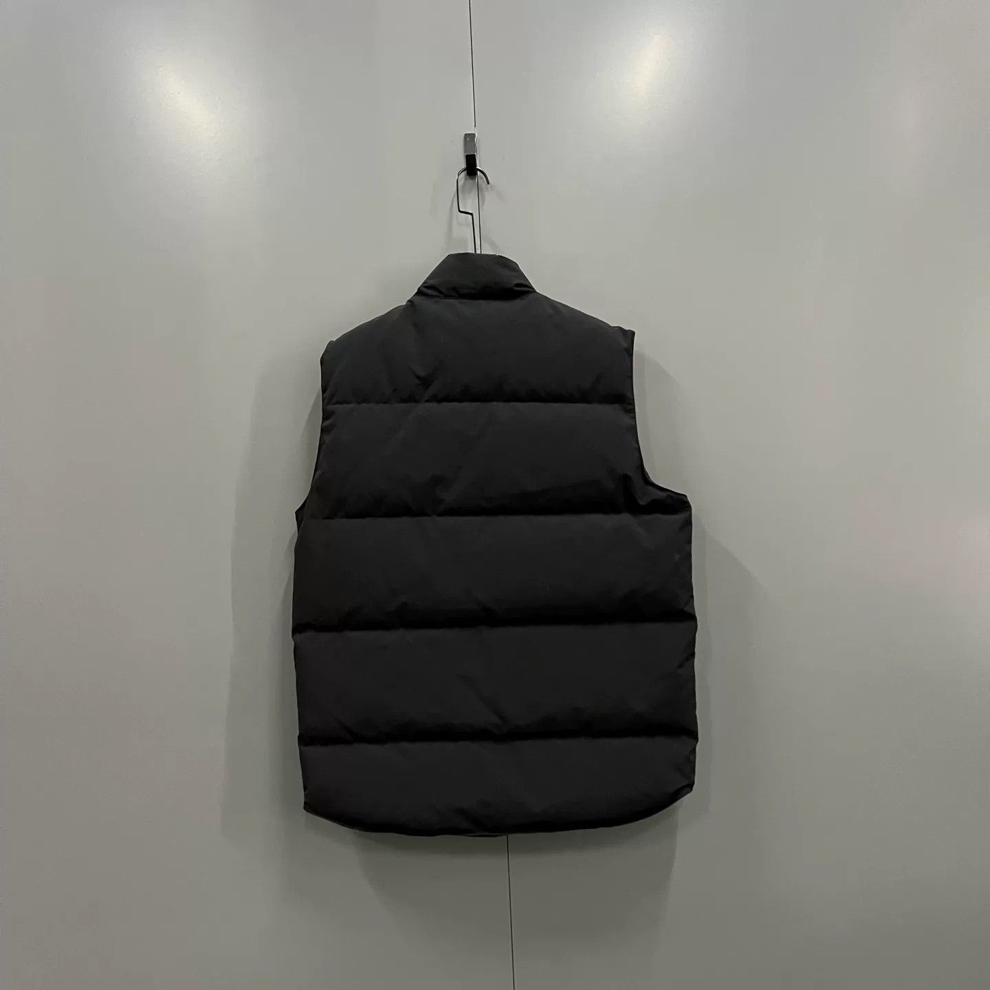 Canada Goose Canada Goose Black Logo Down Vest XL Size US XL / EU 56 / 4 - 3 Thumbnail