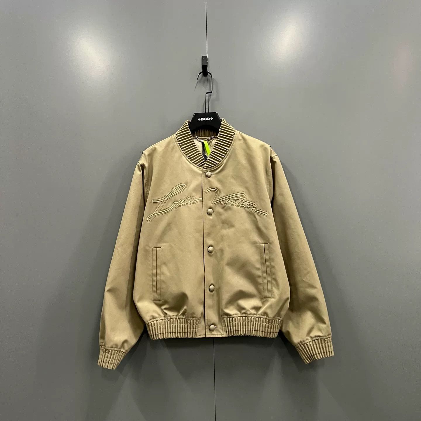 Louis Vuitton Louis Vuitton Beige Embroidered Logo Bomber Jacket 48 Size US M / EU 48-50 / 2 - 2 Thumbnail