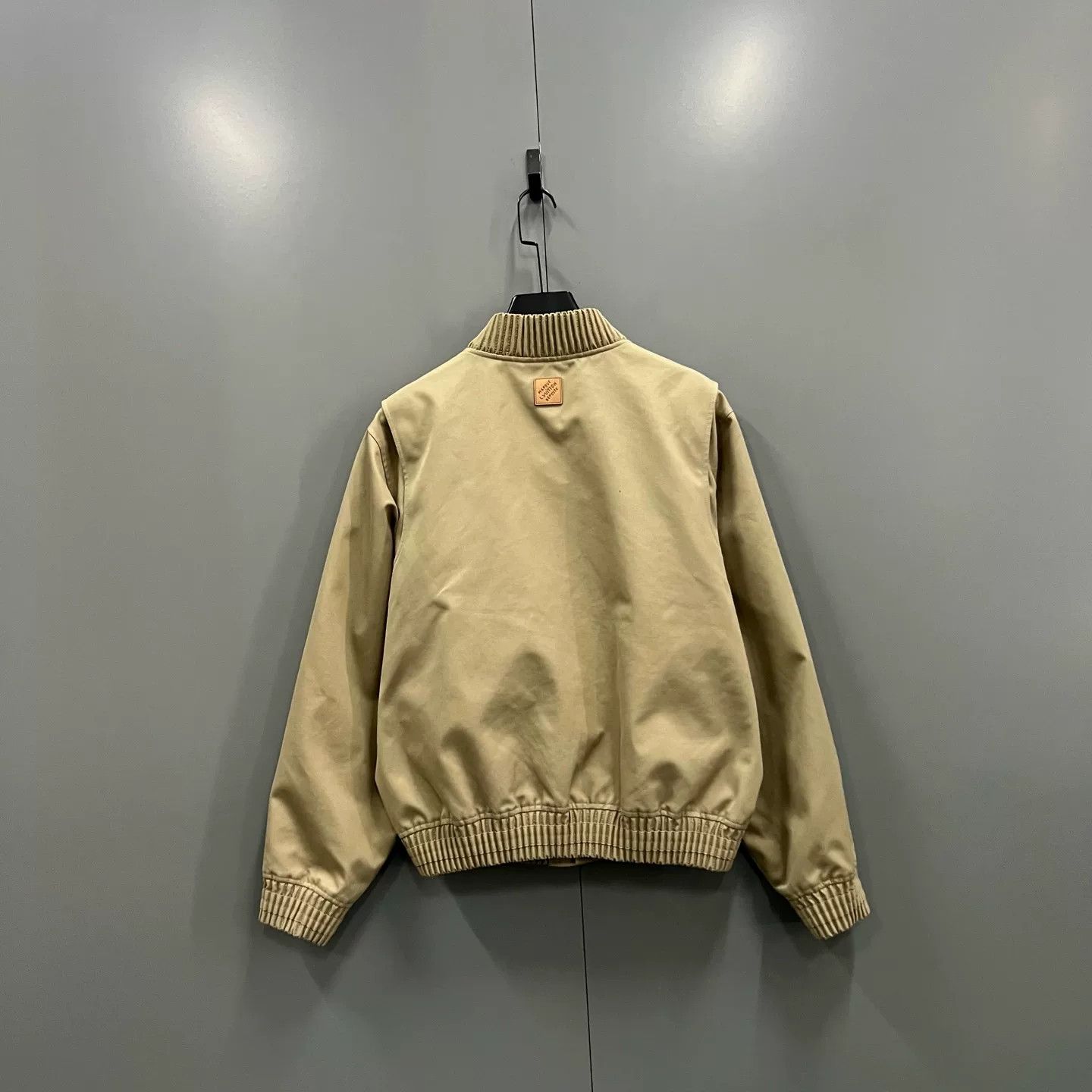 Louis Vuitton Louis Vuitton Beige Embroidered Logo Bomber Jacket 48 Size US M / EU 48-50 / 2 - 3 Thumbnail
