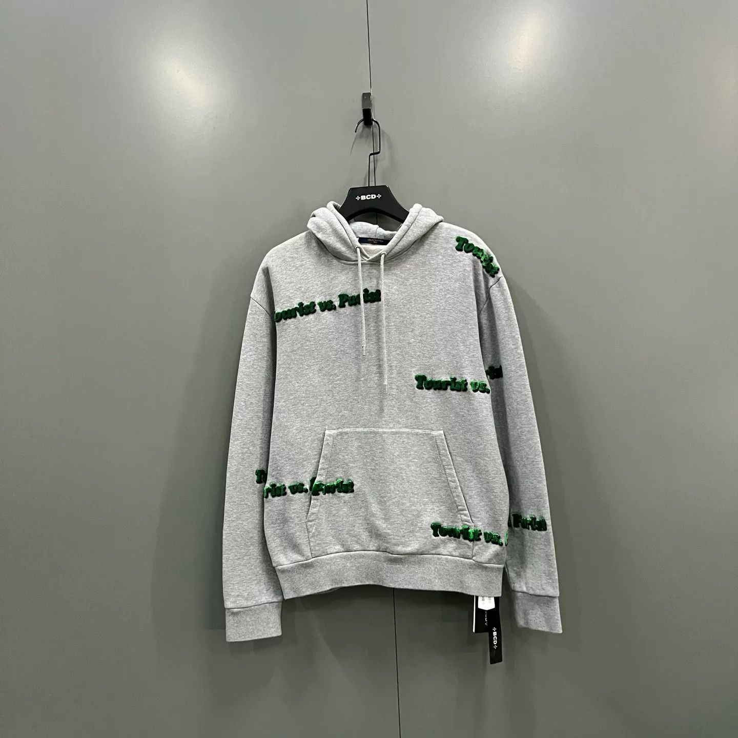 Louis Vuitton Louis Vuitton Tourist vs. Purist Logo Hoodie Size L Size US L / EU 52-54 / 3 - 2 Thumbnail