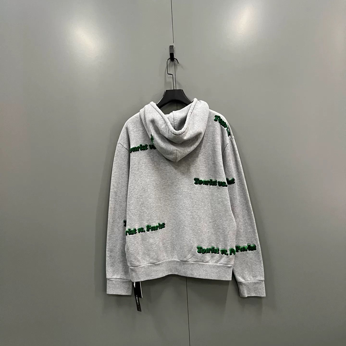 Louis Vuitton Louis Vuitton Tourist vs. Purist Logo Hoodie Size L Size US L / EU 52-54 / 3 - 3 Thumbnail