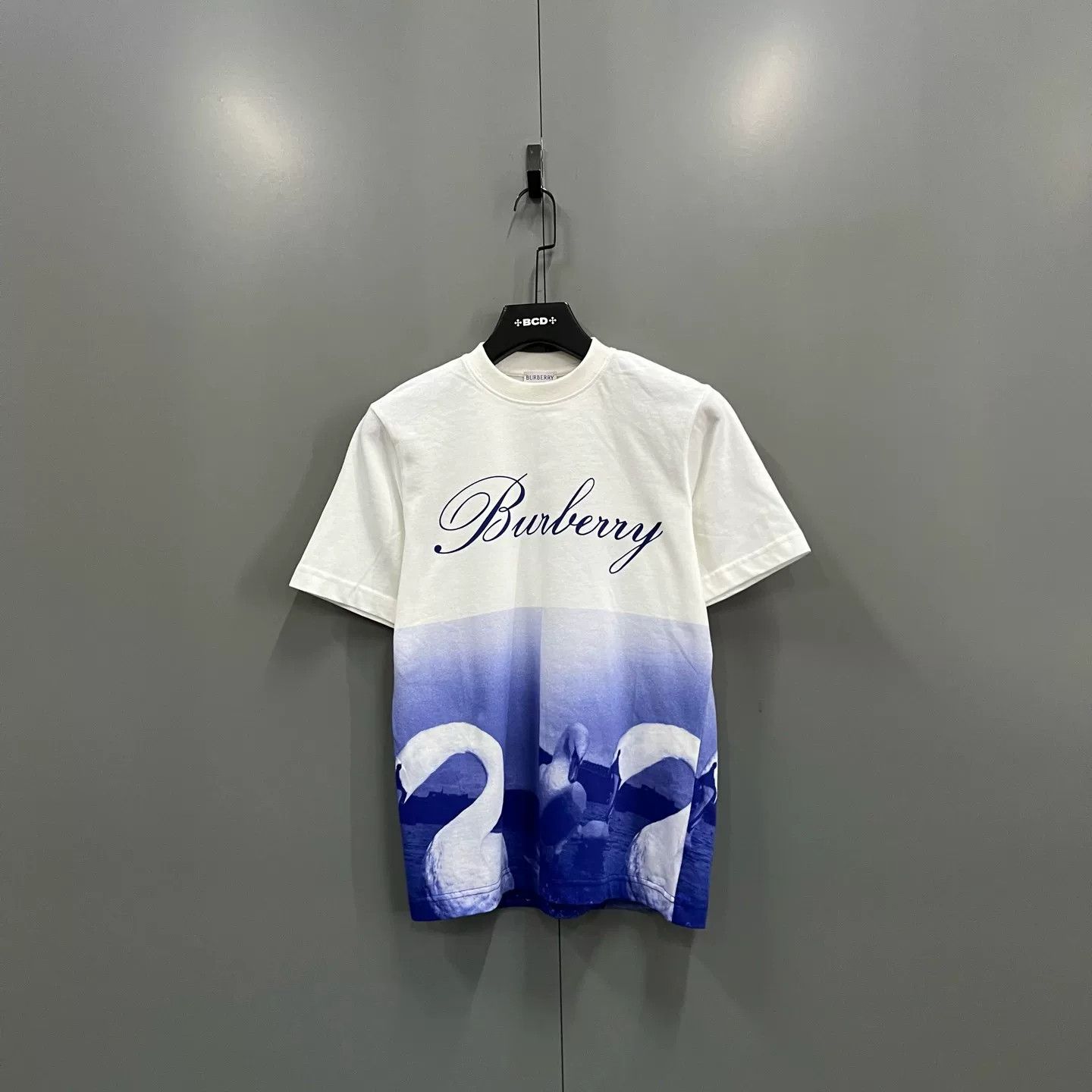 Burberry Burberry Swan Print Script Logo T-Shirt XS Size US XS / EU 42 / 0 - 2 Thumbnail