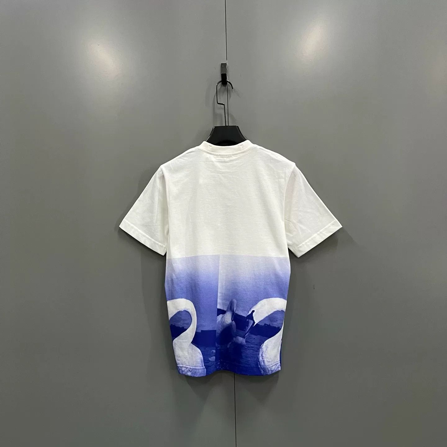 Burberry Burberry Swan Print Script Logo T-Shirt XS Size US XS / EU 42 / 0 - 3 Thumbnail