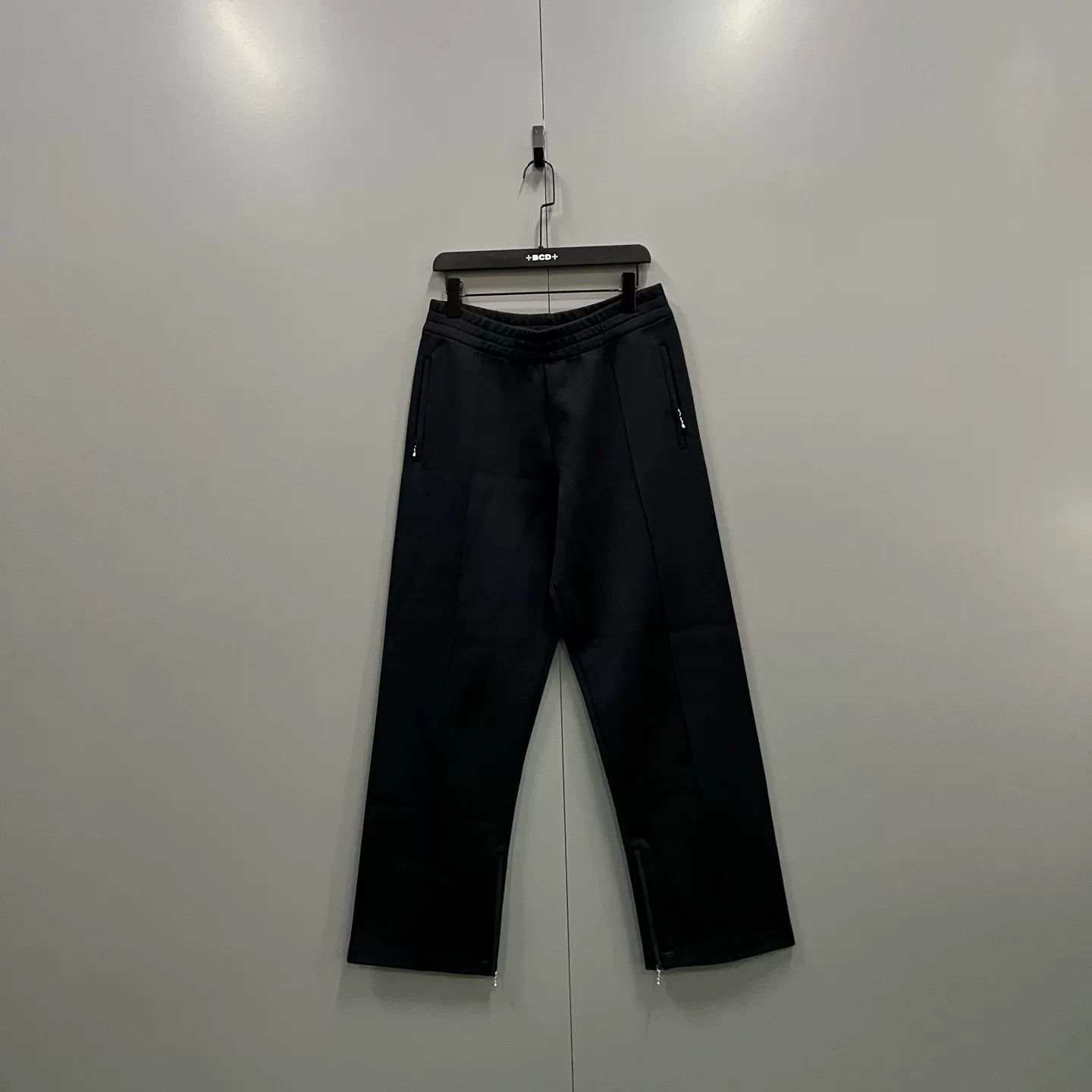 Burberry Burberry Back Logo Sweatpants XS Size US 28 / EU 44 - 2 Thumbnail