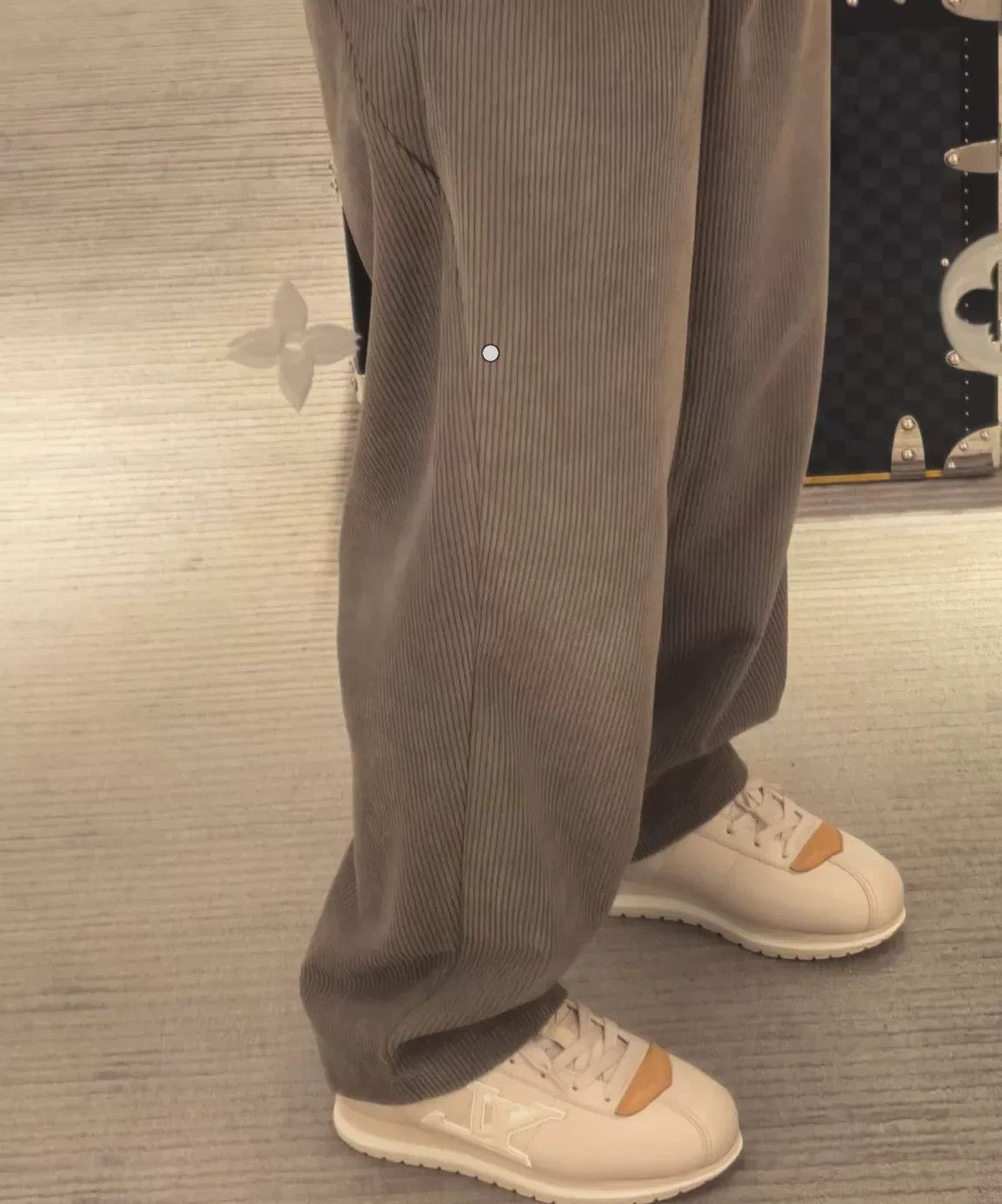 Louis Vuitton Louis Vuitton x NIGO Beige Leather Sneakers 11 Size US 11 / EU 44 - 4 Thumbnail