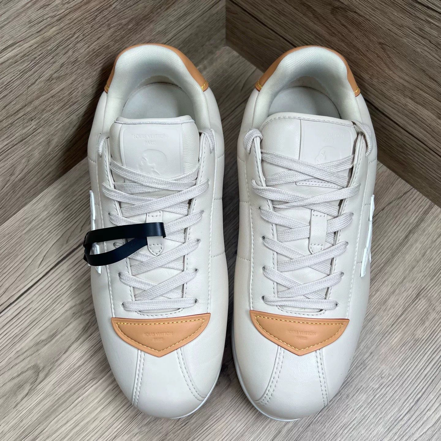 Louis Vuitton Louis Vuitton x NIGO Beige Leather Sneakers 11 Size US 11 / EU 44 - 3 Thumbnail