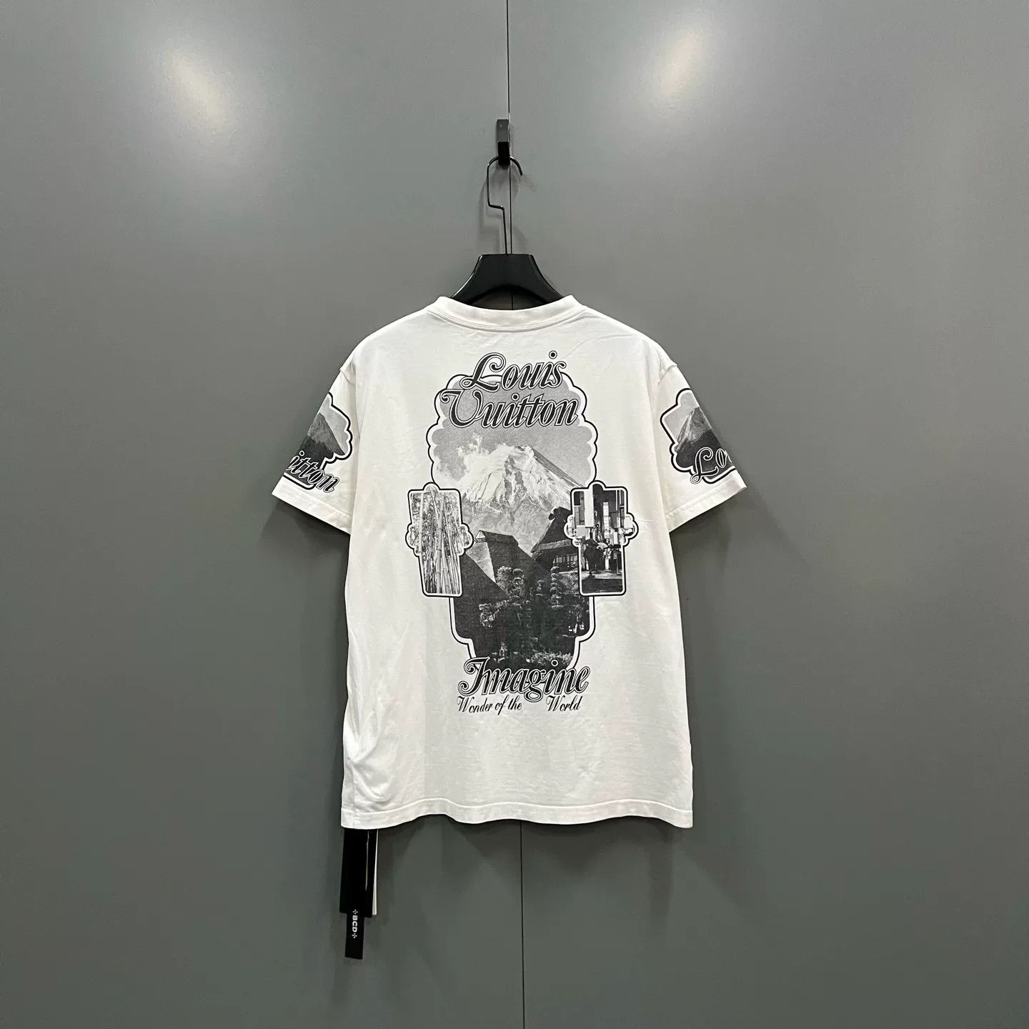 Louis Vuitton Louis Vuitton Holy Mountain Graphic T-Shirt M Size US M / EU 48-50 / 2 - 3 Thumbnail