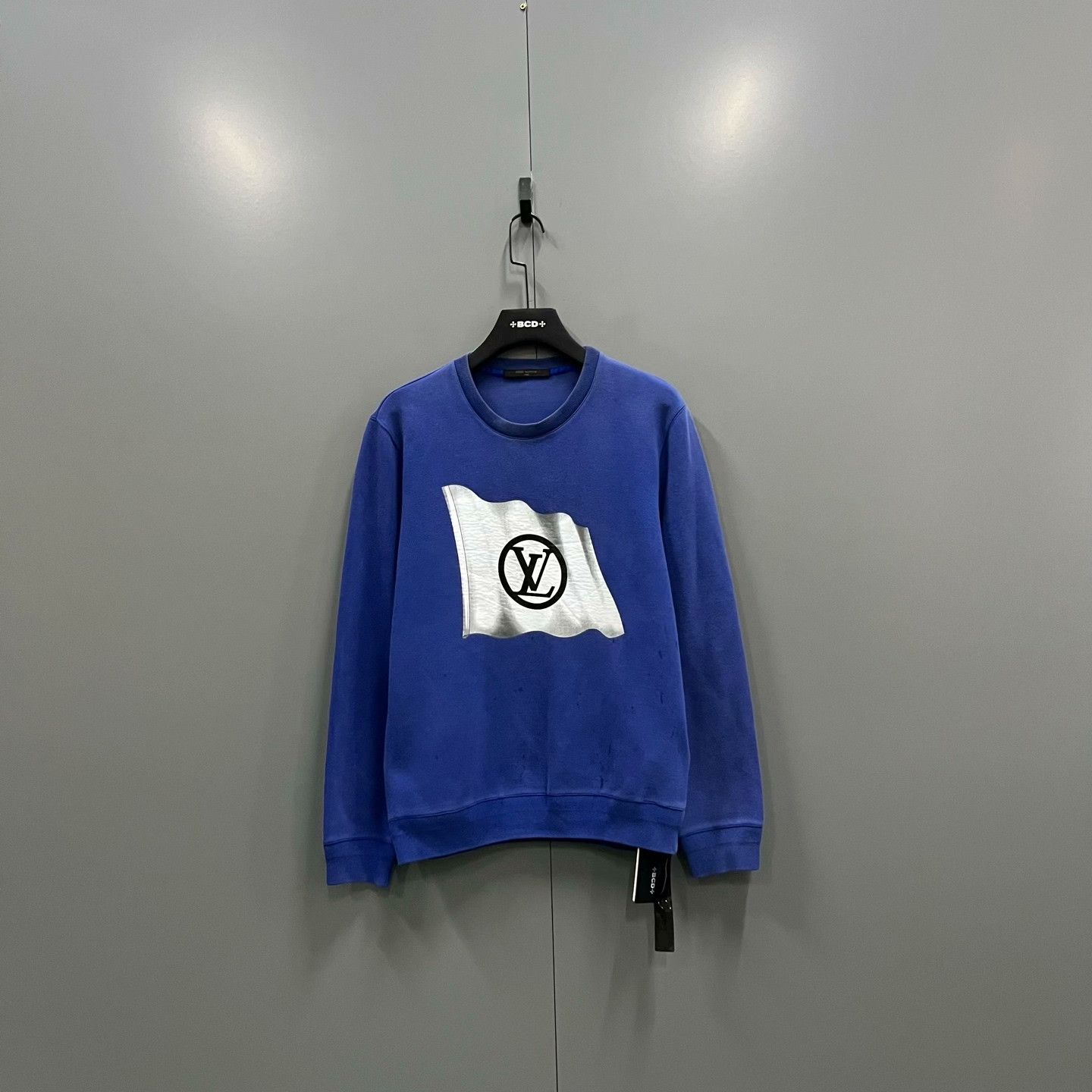 Louis Vuitton Louis Vuitton Flag Logo Crewneck Sweatshirt XL Size US XL / EU 56 / 4 - 2 Thumbnail