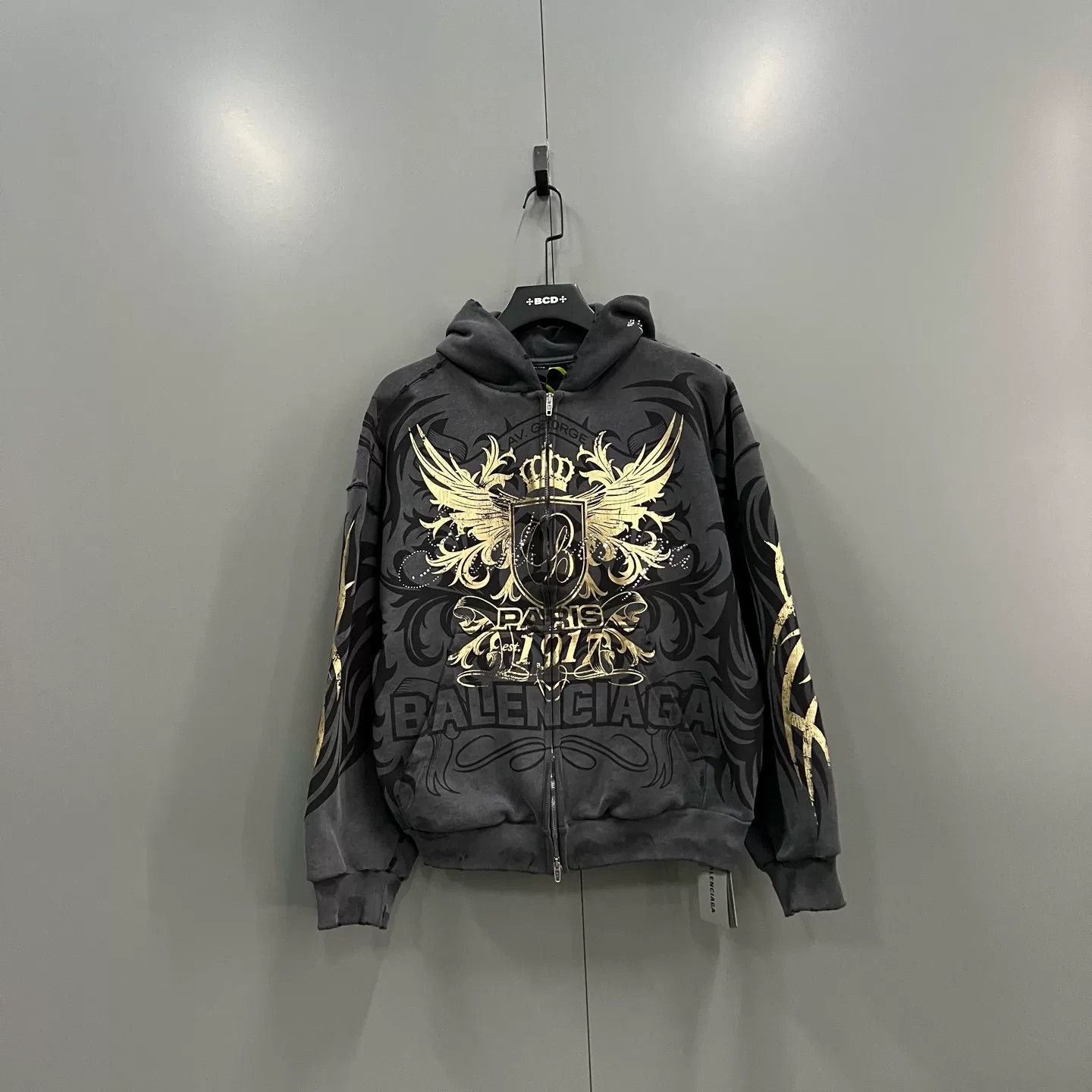 Balenciaga Balenciaga Gothic Gold Print Zip-Up Hoodie M Size US M / EU 48-50 / 2 - 2 Thumbnail