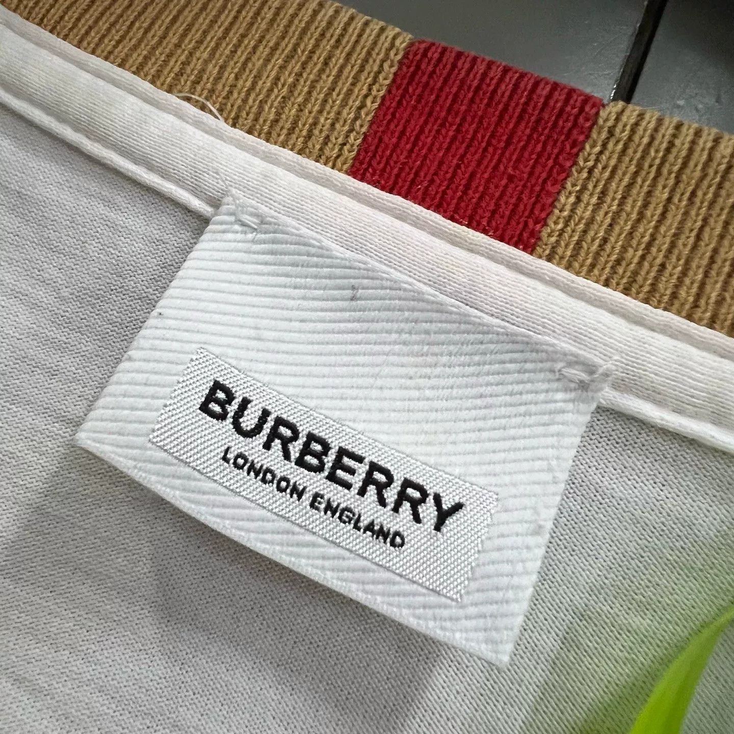 Burberry Burberry Stripe Collar Logo T-Shirt Size XL Size US XL / EU 56 / 4 - 4 Thumbnail