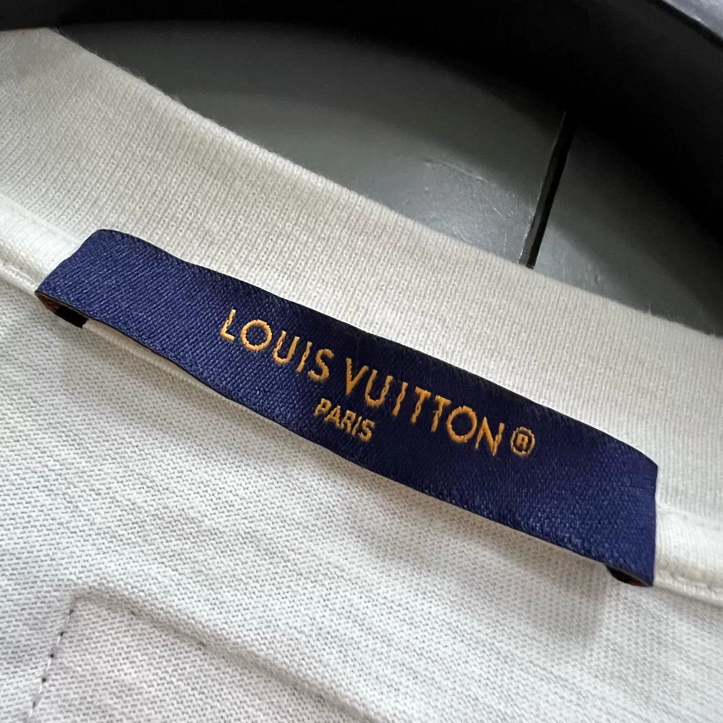 Louis Vuitton Louis Vuitton Beaded Monogram Logo T-Shirt L Size US L / EU 52-54 / 3 - 4 Thumbnail