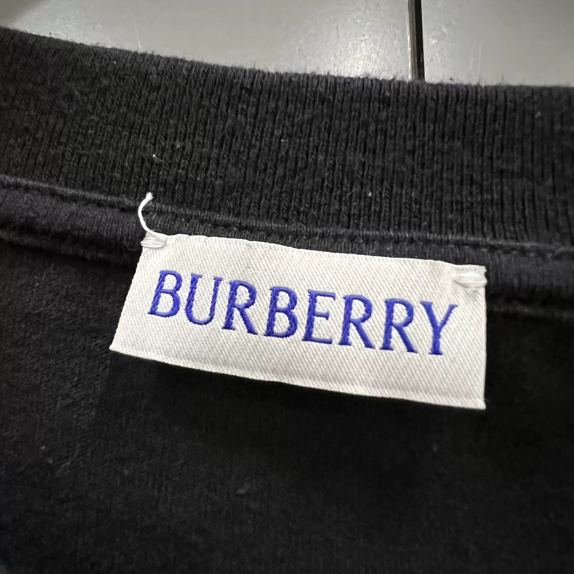 Burberry Burberry EKD Embroidered Logo T-Shirt XL Size US XL / EU 56 / 4 - 4 Thumbnail