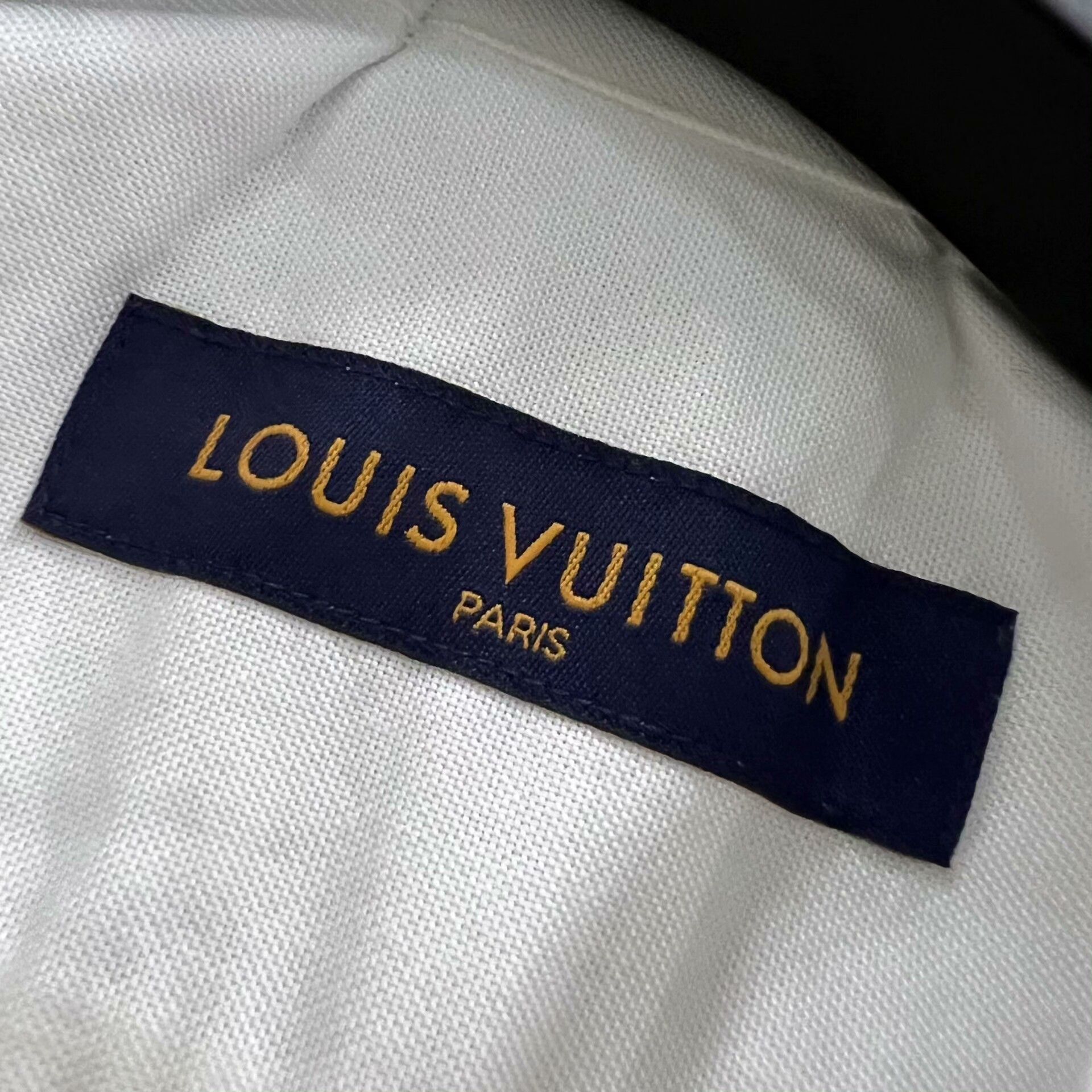 Louis Vuitton Louis Vuitton Alien Graphic Shirt M Size US M / EU 48-50 / 2 - 4 Thumbnail