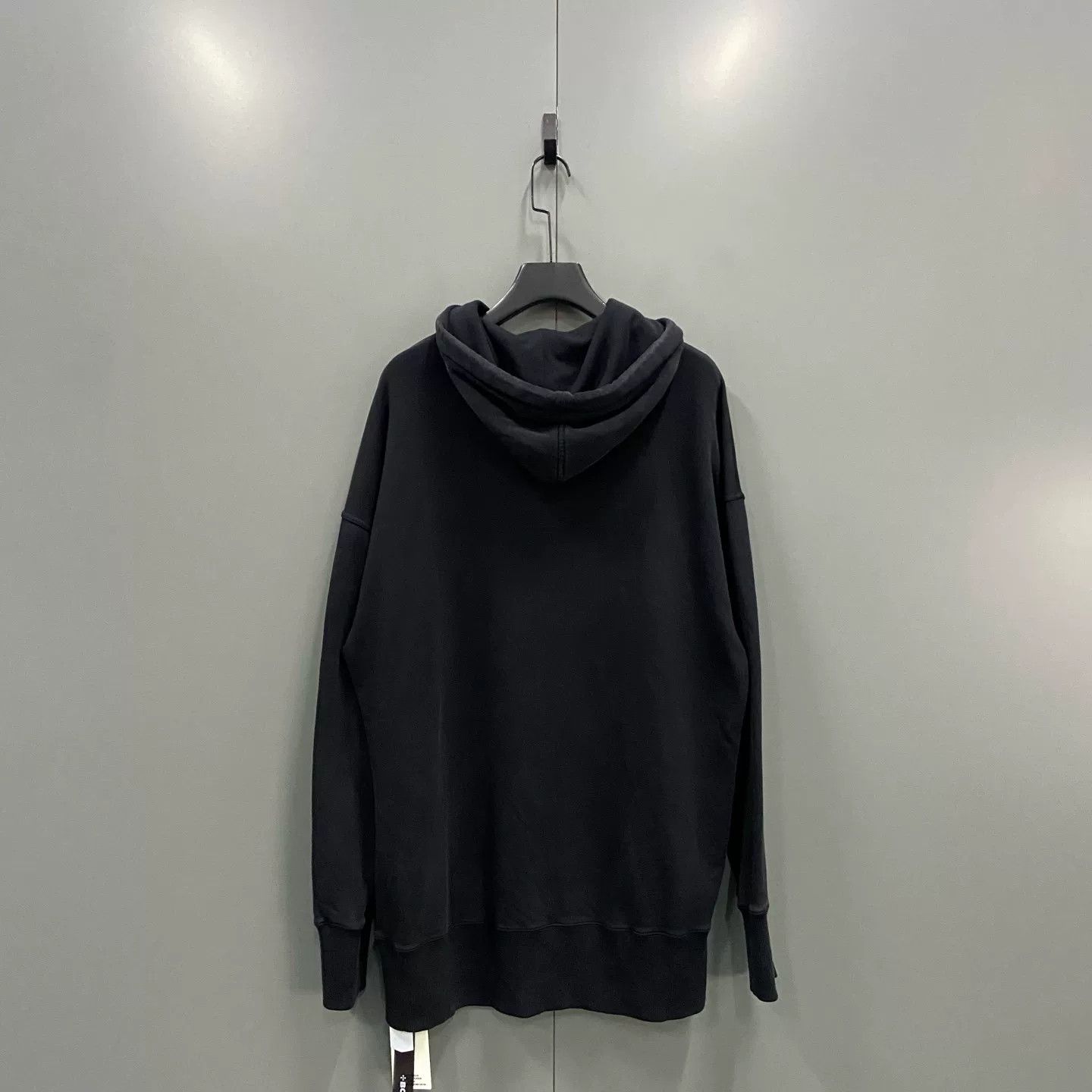 Givenchy Givenchy Chito Spray Print Hoodie Size L Size US L / EU 52-54 / 3 - 3 Thumbnail